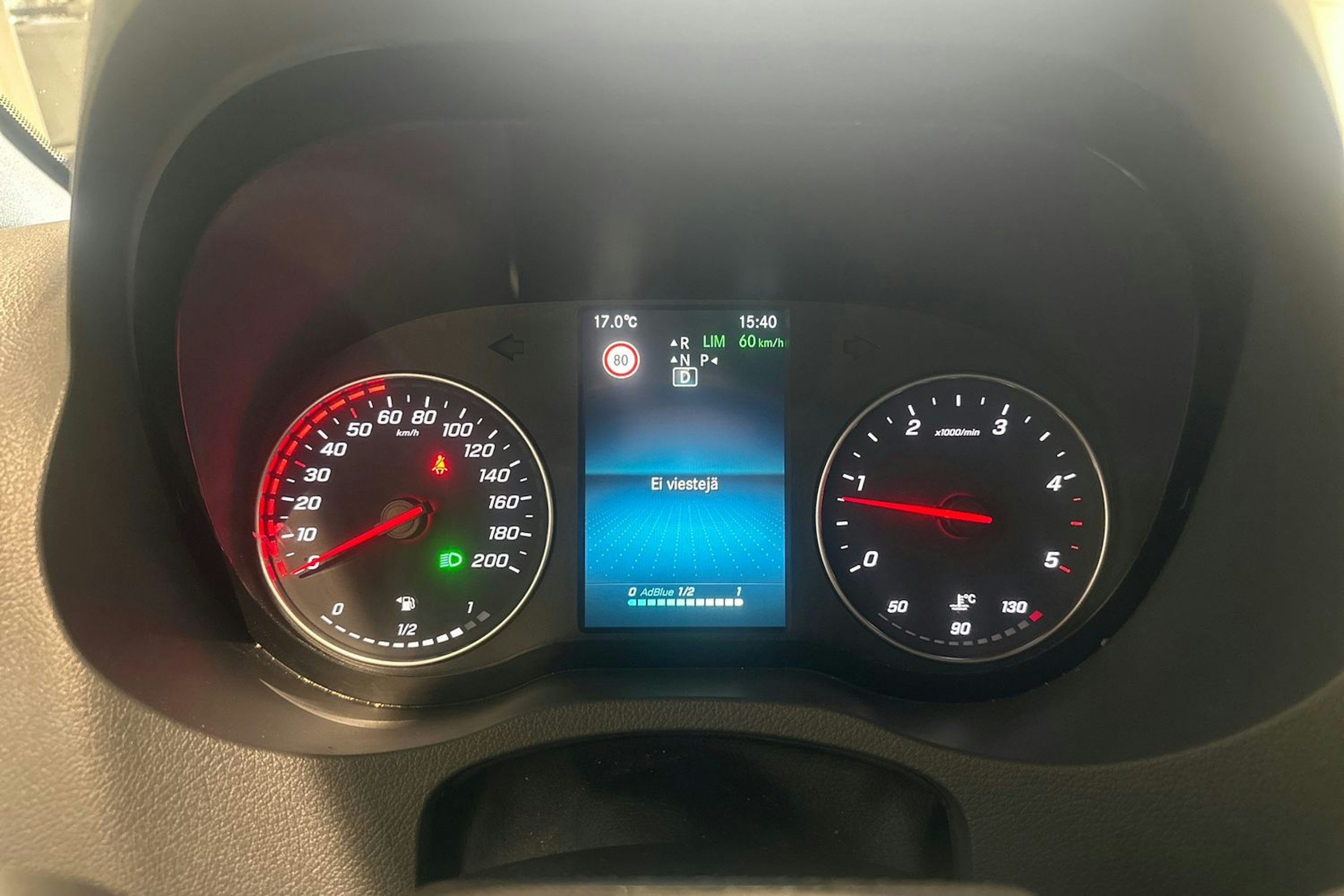 valkoinen Mercedes-Benz Sprinter 2021 kuva 11.