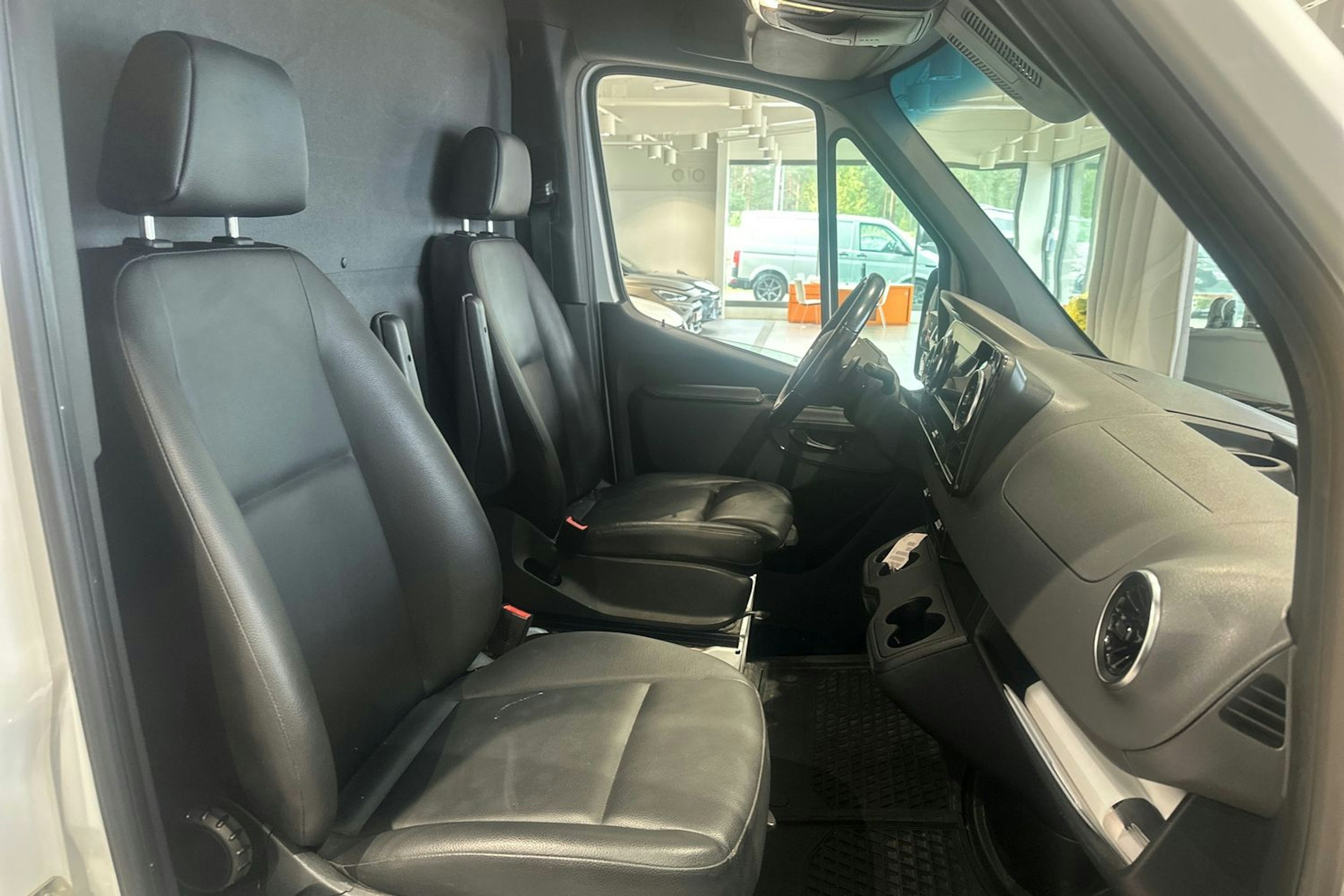 valkoinen Mercedes-Benz Sprinter 2021 kuva 15.