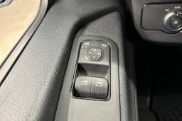valkoinen Mercedes-Benz Sprinter 2022 kuva 13.