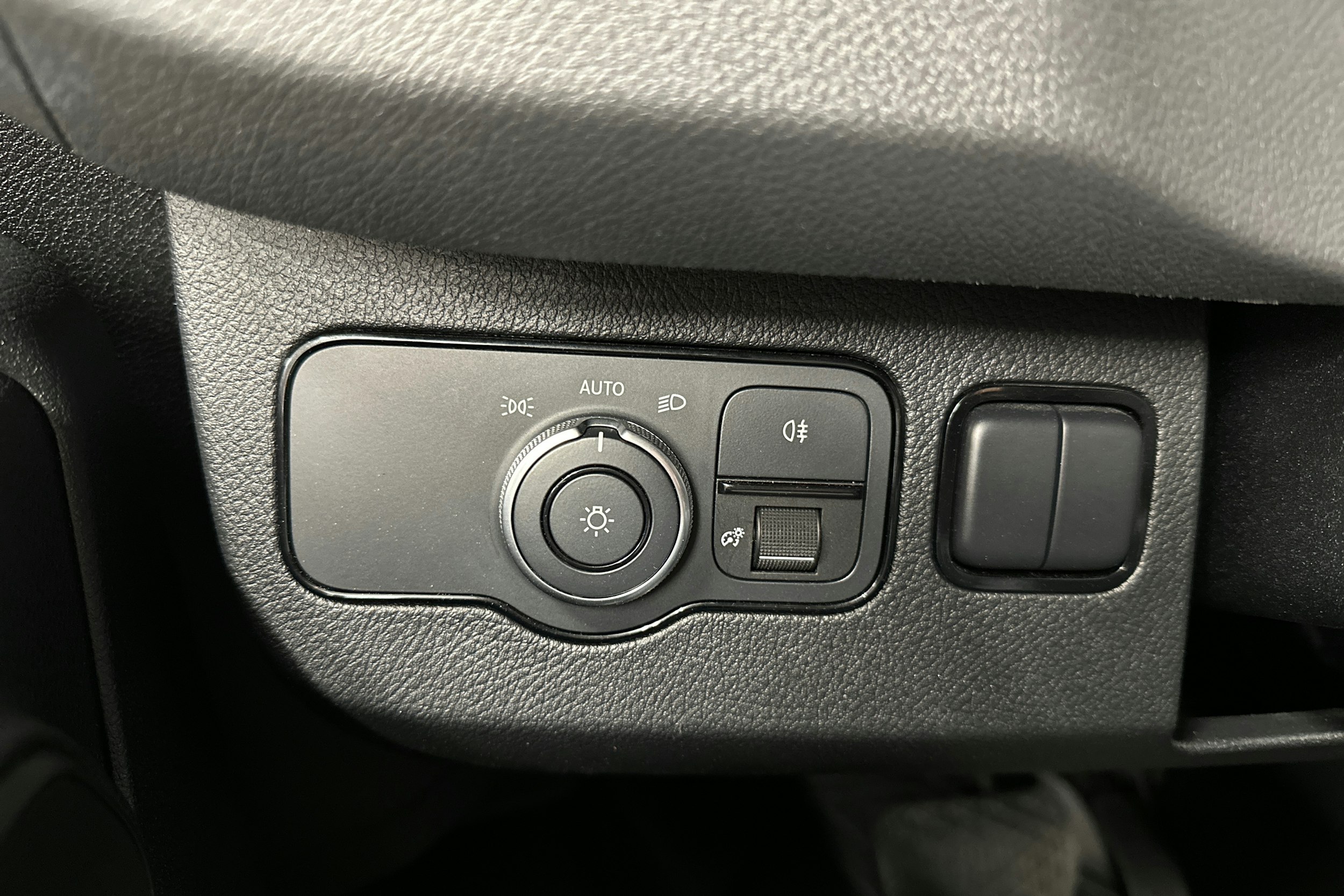 valkoinen Mercedes-Benz Sprinter 2022 kuva 14.