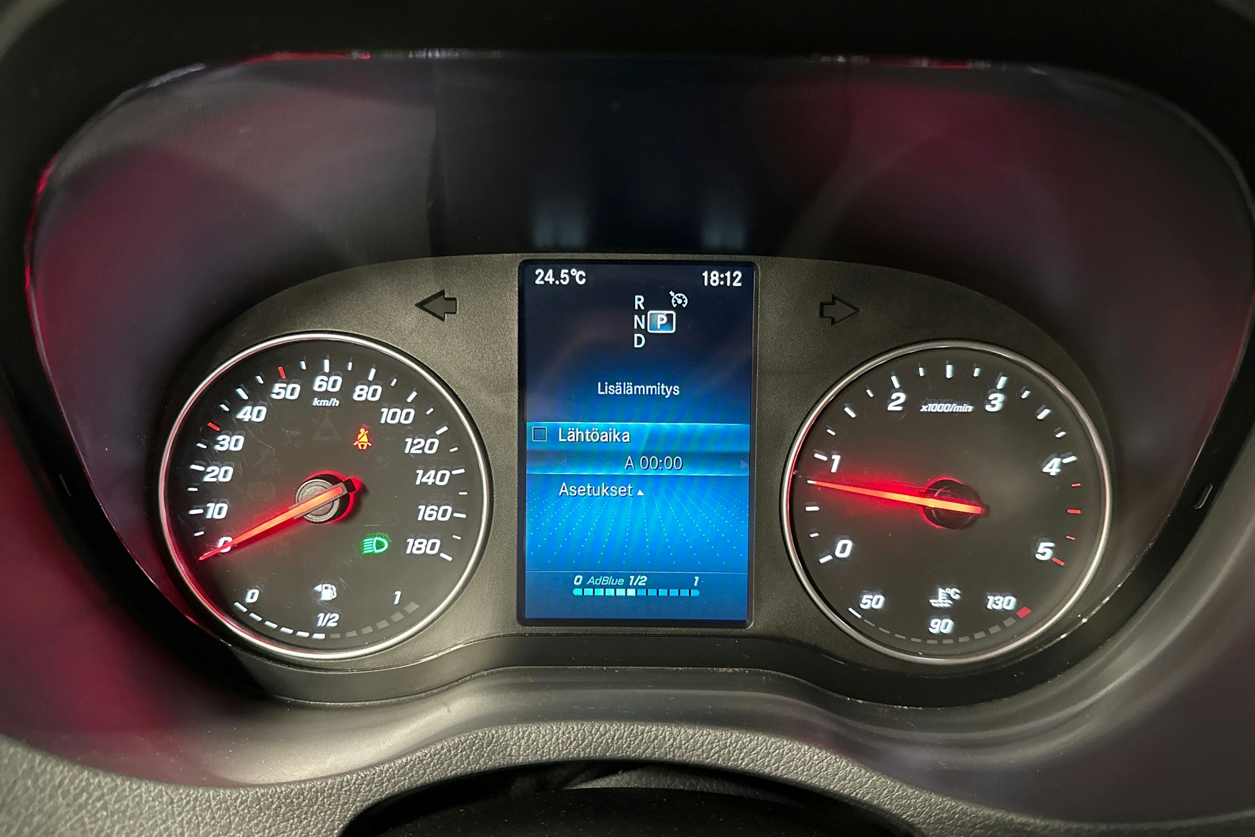 valkoinen Mercedes-Benz Sprinter 2022 kuva 17.
