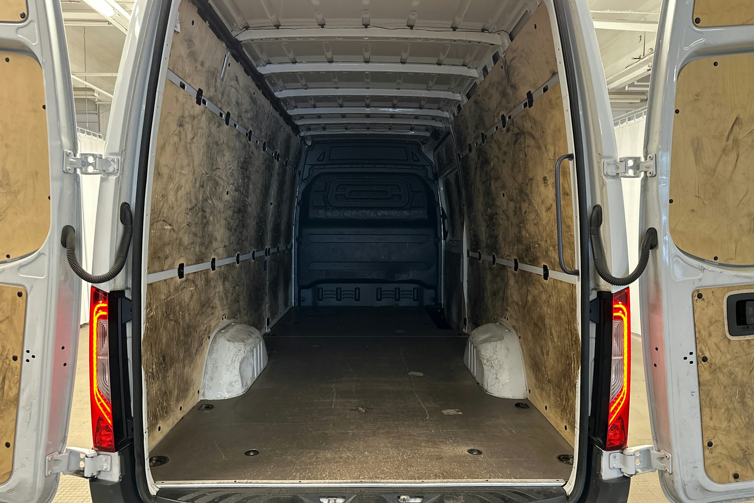 valkoinen Mercedes-Benz Sprinter 2022 kuva 21.