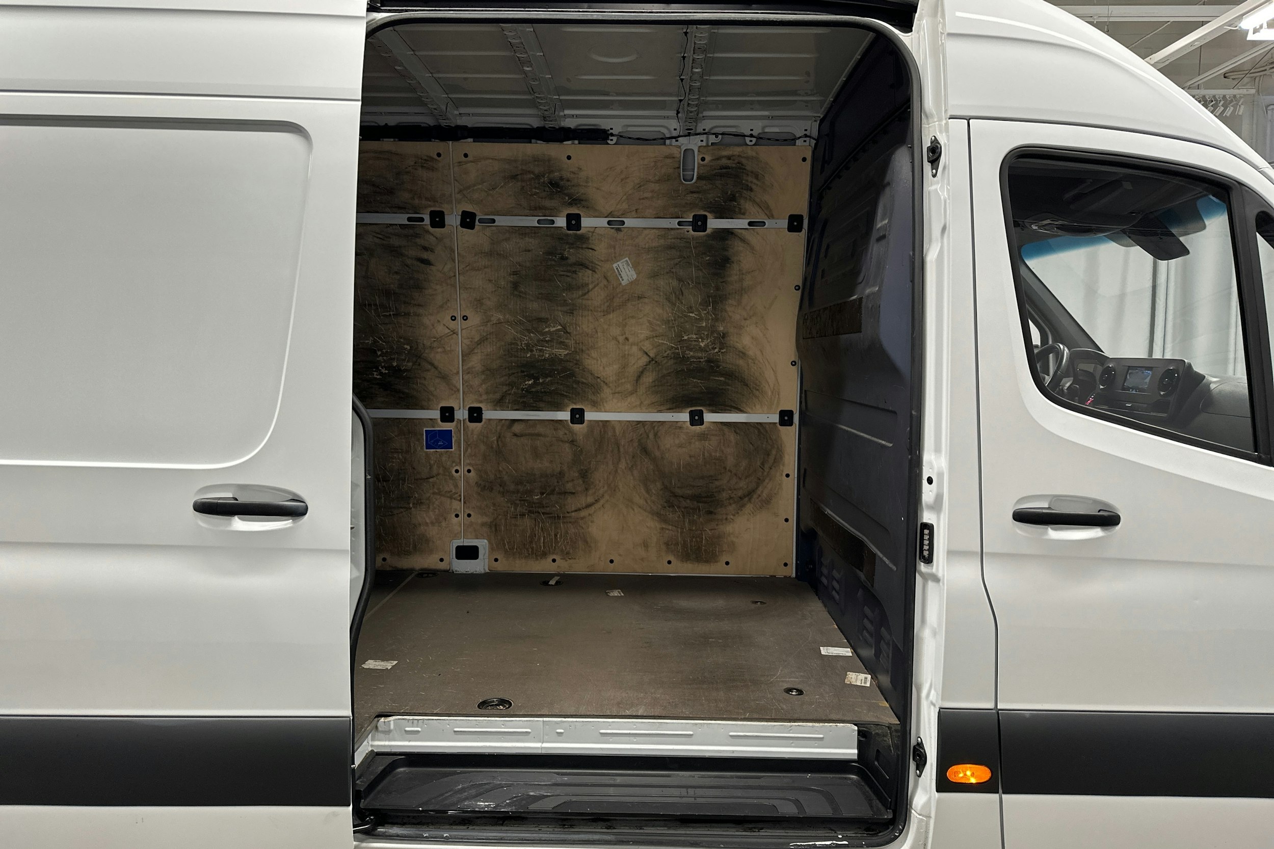 valkoinen Mercedes-Benz Sprinter 2022 kuva 22.