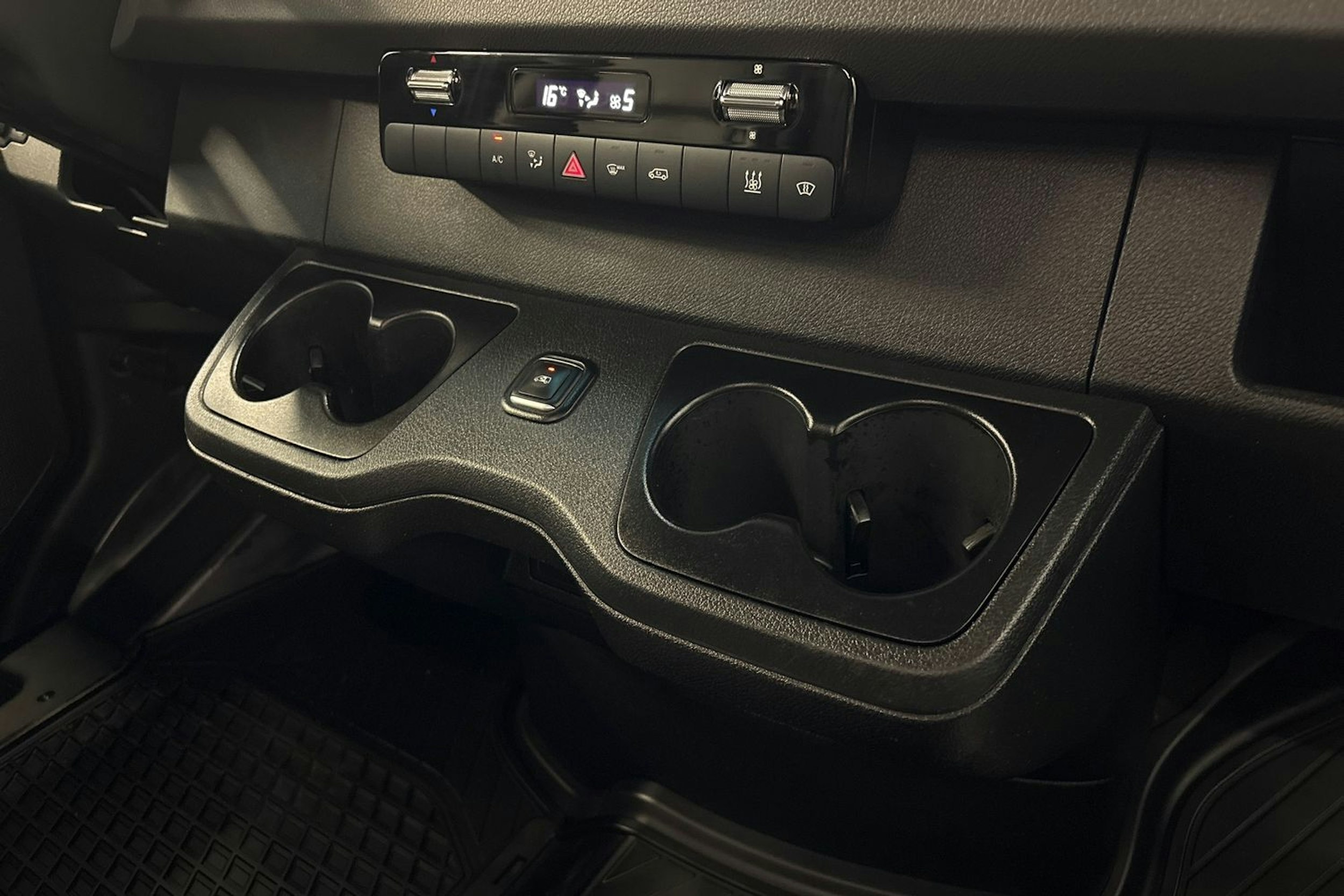hopea Mercedes-Benz Sprinter 2022 kuva 28.