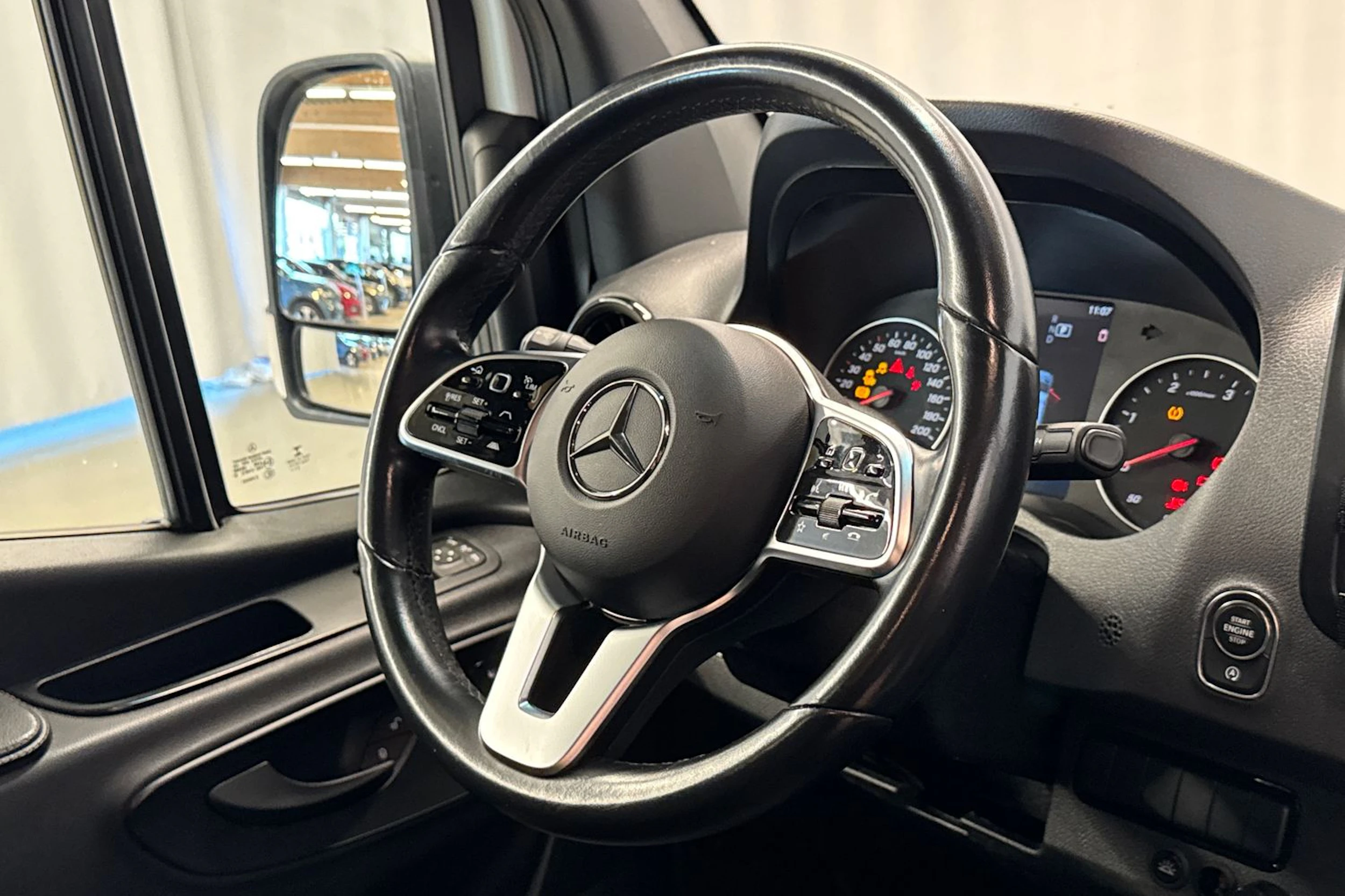 valkoinen Mercedes-Benz Sprinter 2022 kuva 13.
