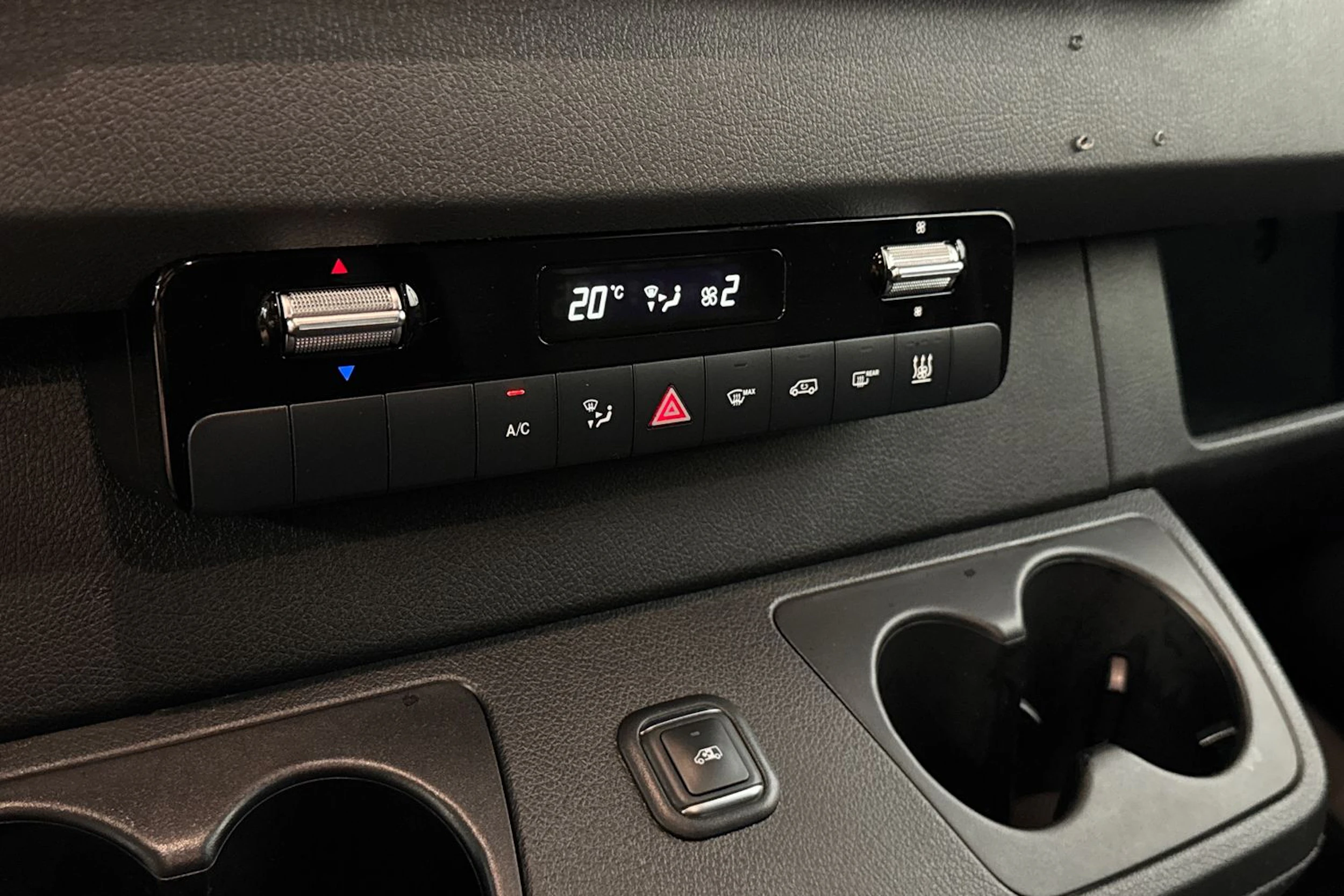 valkoinen Mercedes-Benz Sprinter 2022 kuva 21.