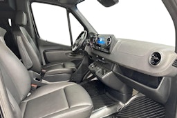 musta Mercedes-Benz Sprinter 2022 kuva 7.