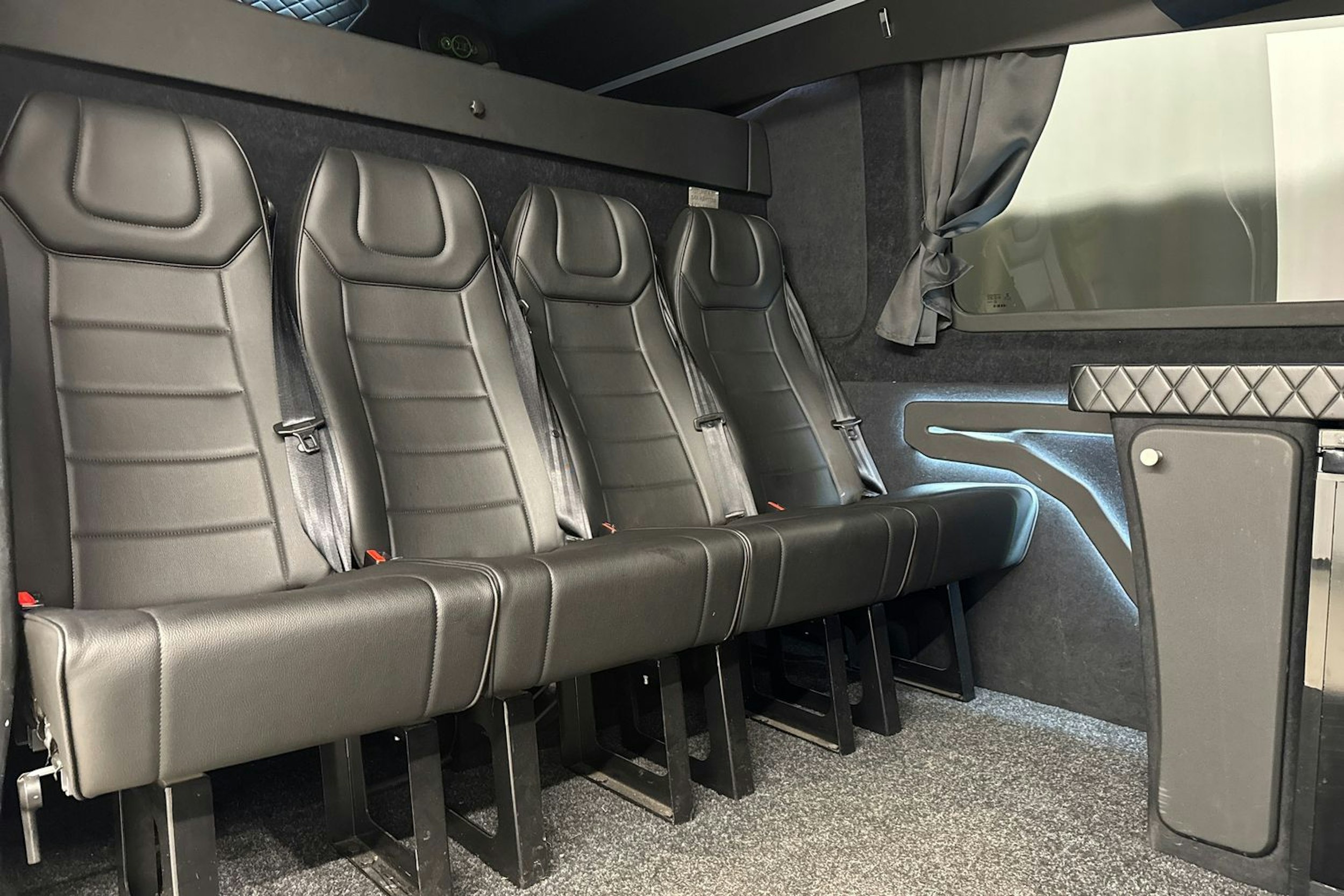 musta Mercedes-Benz Sprinter 2022 kuva 11.