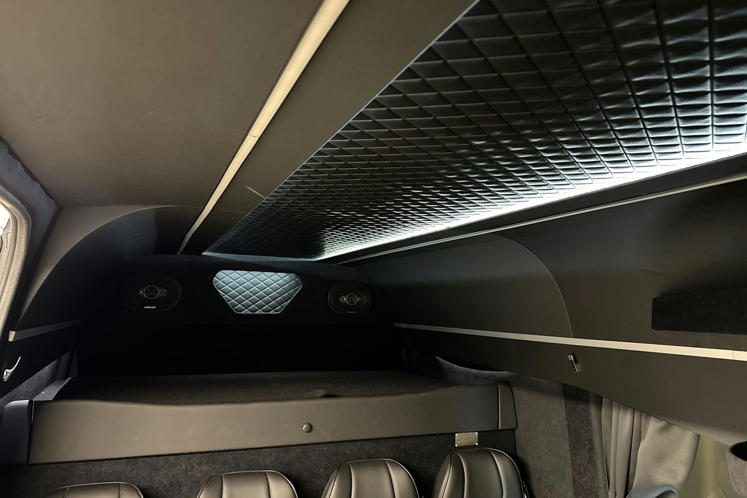 musta Mercedes-Benz Sprinter 2022 kuva 13.