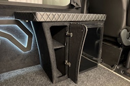 musta Mercedes-Benz Sprinter 2022 kuva 15.