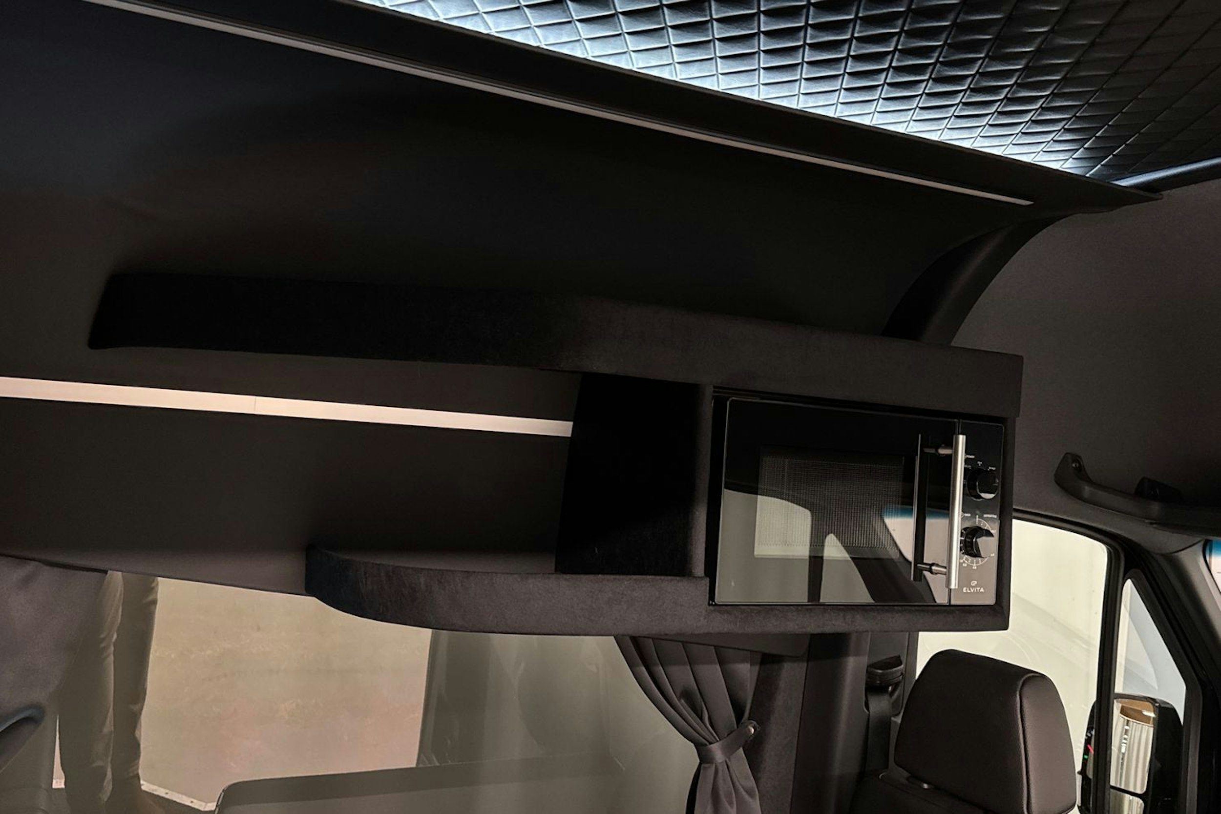 musta Mercedes-Benz Sprinter 2022 kuva 16.