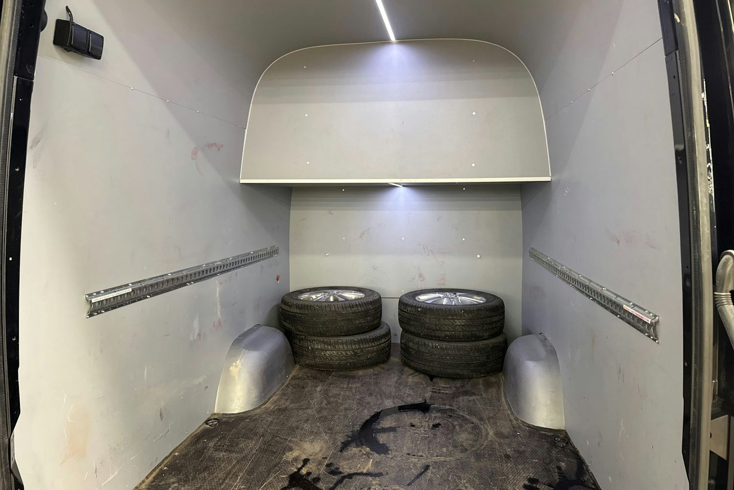 musta Mercedes-Benz Sprinter 2022 kuva 31.