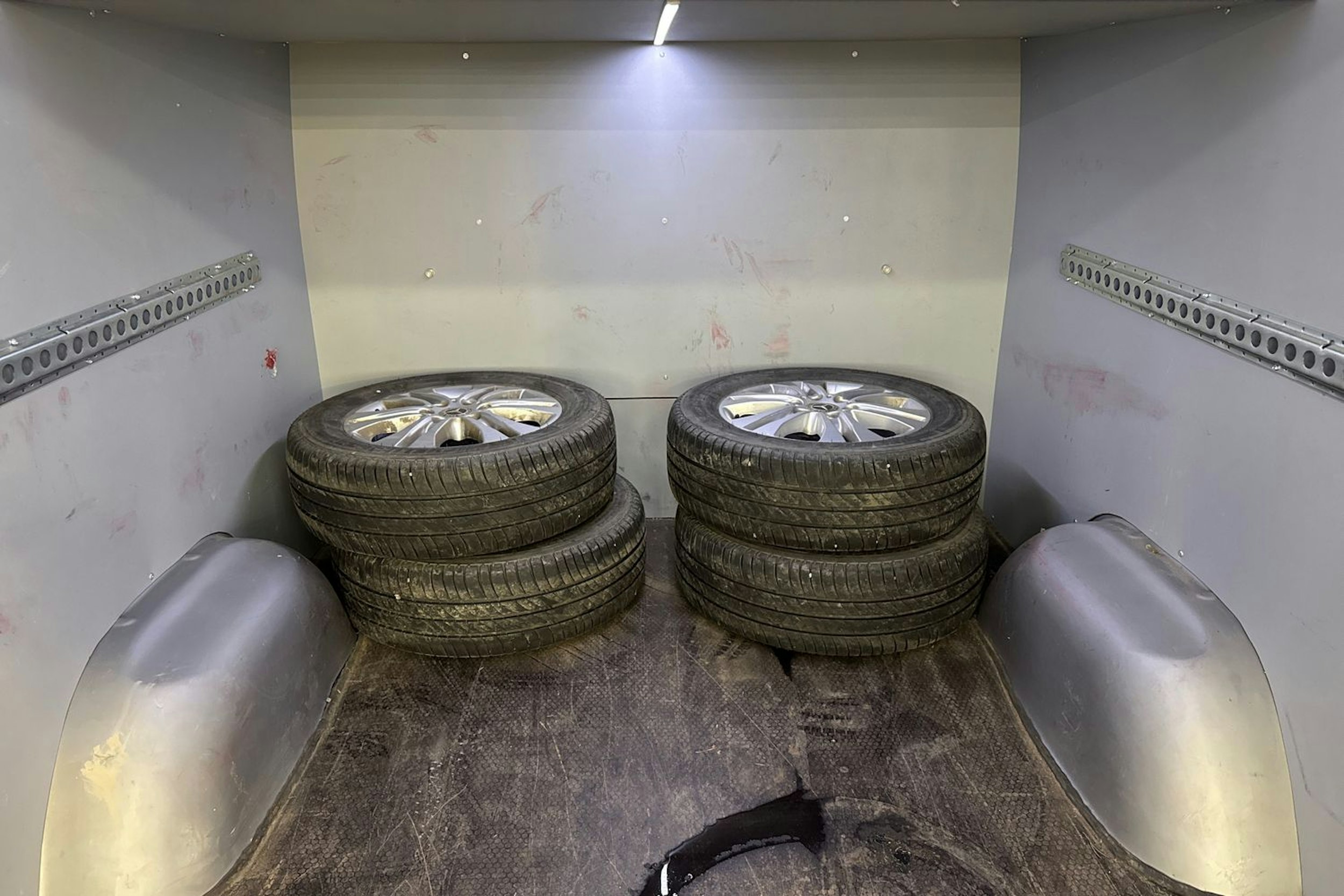 musta Mercedes-Benz Sprinter 2022 kuva 32.