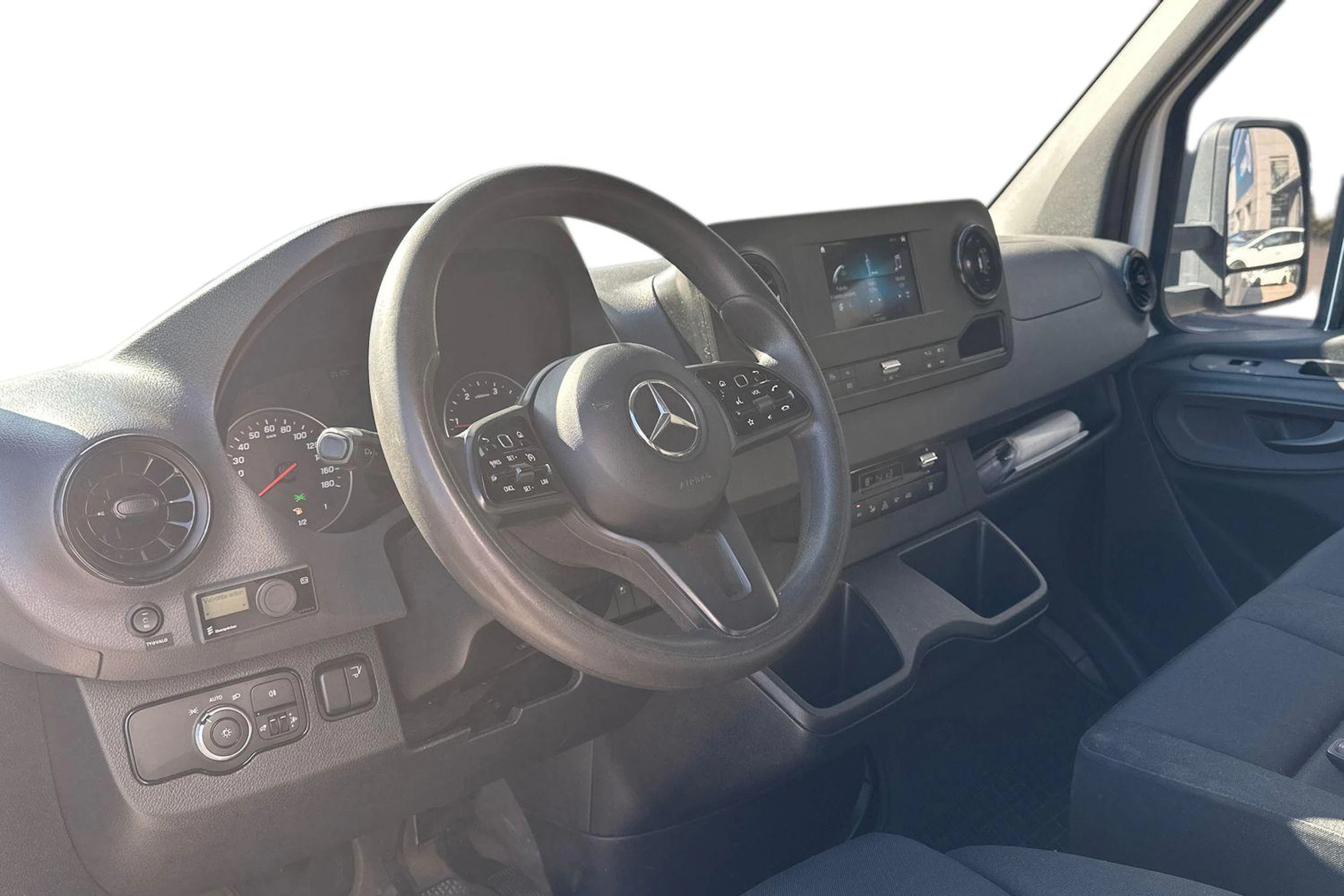 valkoinen Mercedes-Benz Sprinter 2022 kuva 3.