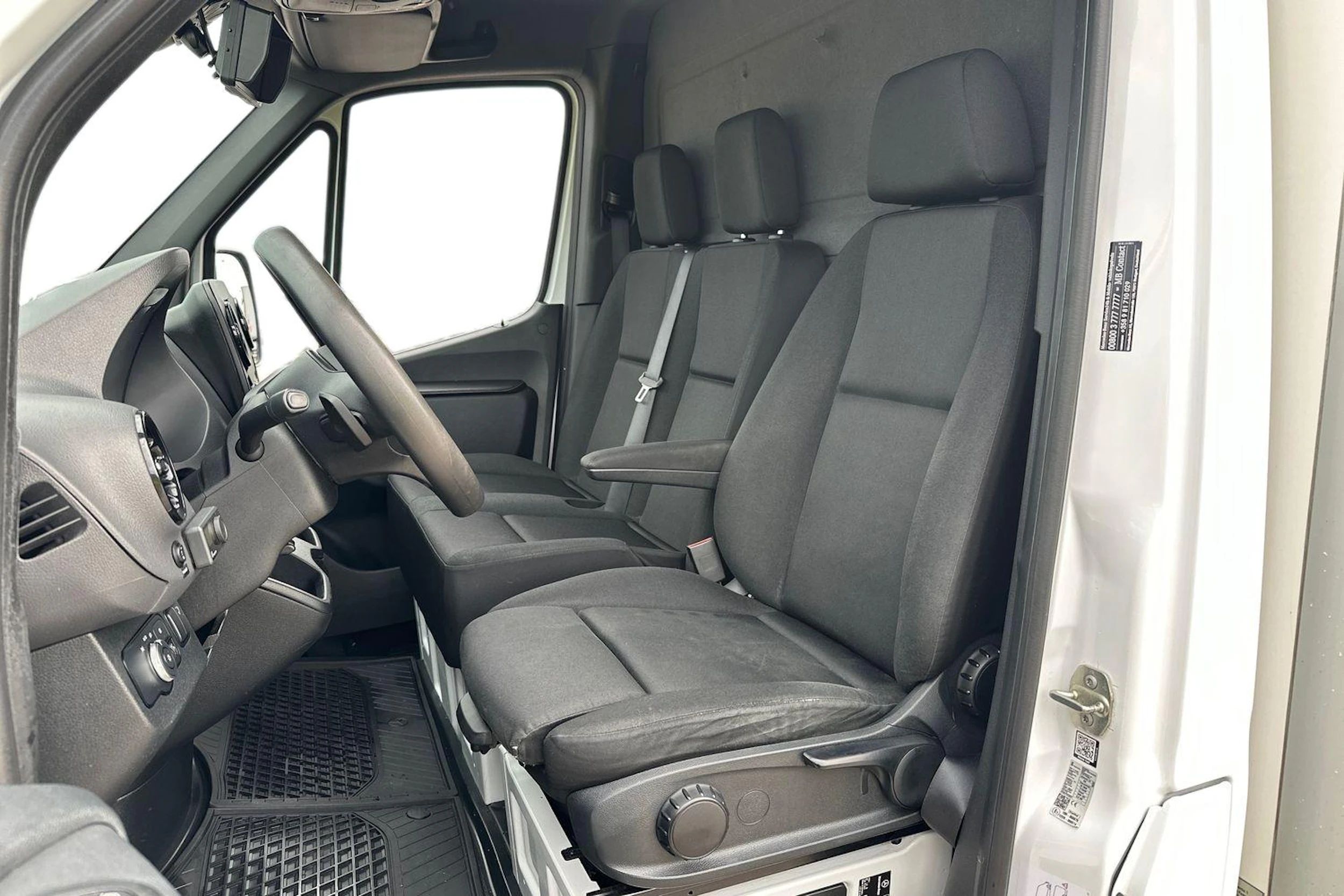 valkoinen Mercedes-Benz Sprinter 2022 kuva 8.