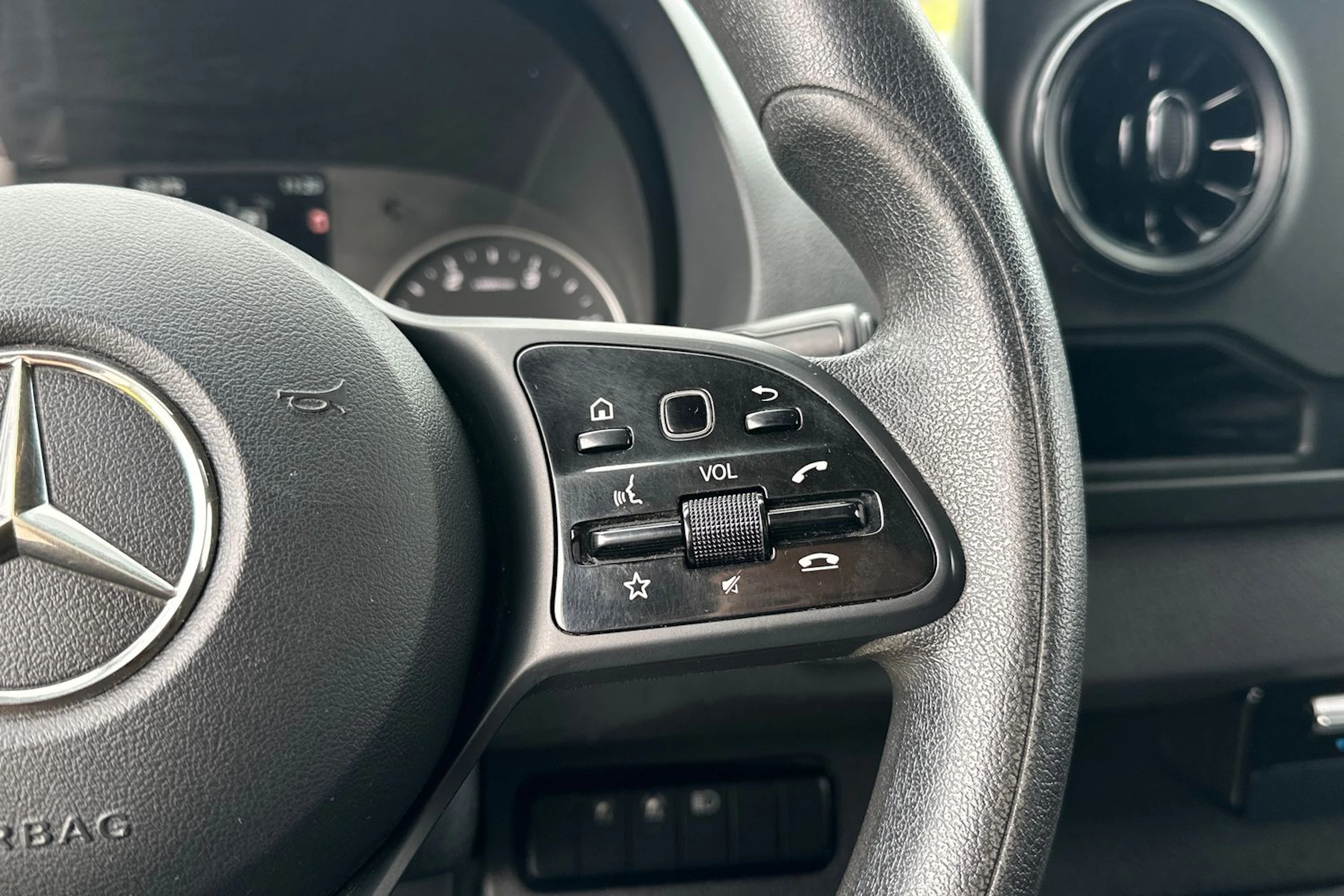 valkoinen Mercedes-Benz Sprinter 2022 kuva 13.