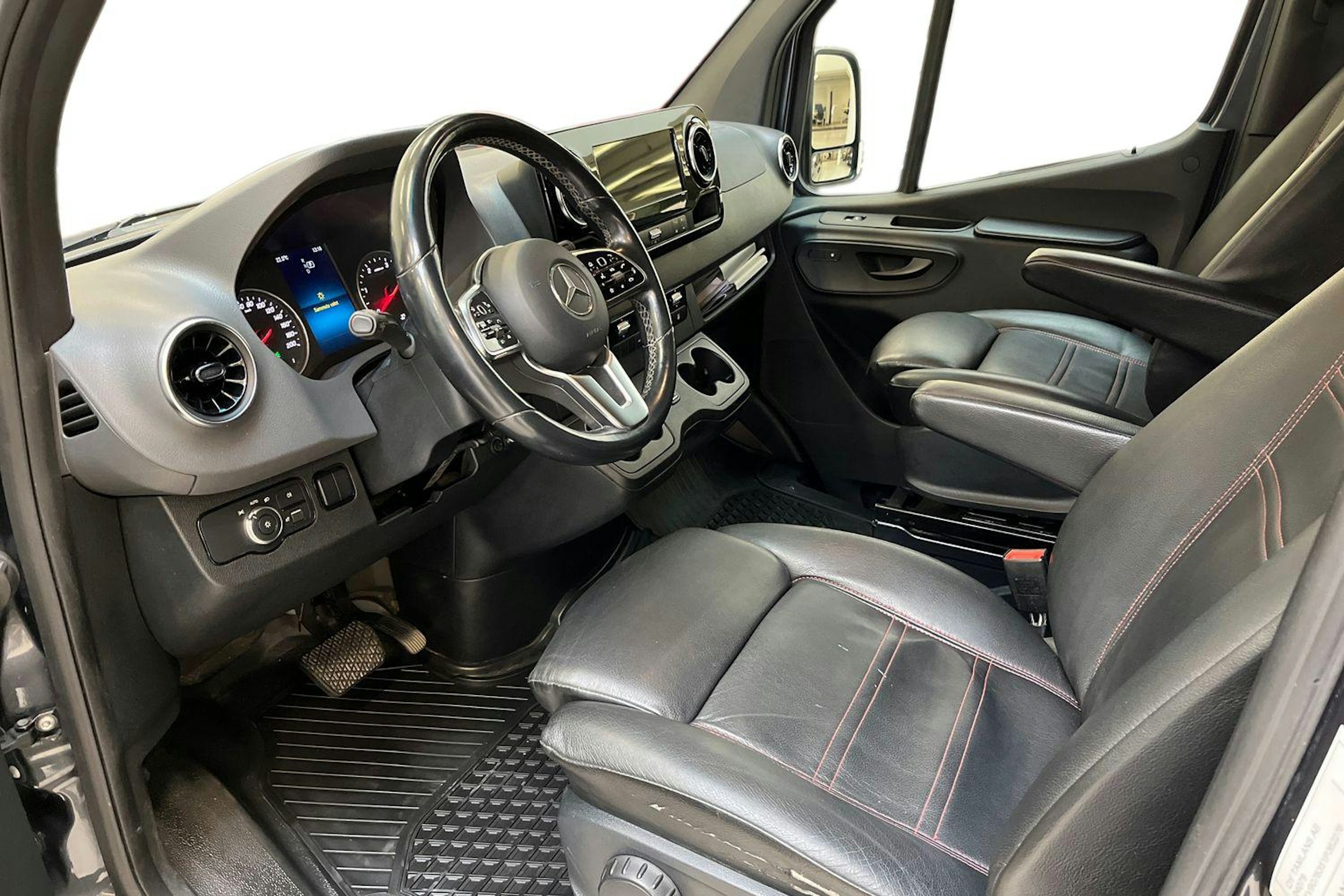 musta Mercedes-Benz Sprinter 2022 kuva 6.