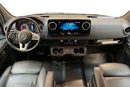 musta Mercedes-Benz Sprinter 2022 kuva 7.