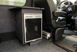 musta Mercedes-Benz Sprinter 2022 kuva 11.