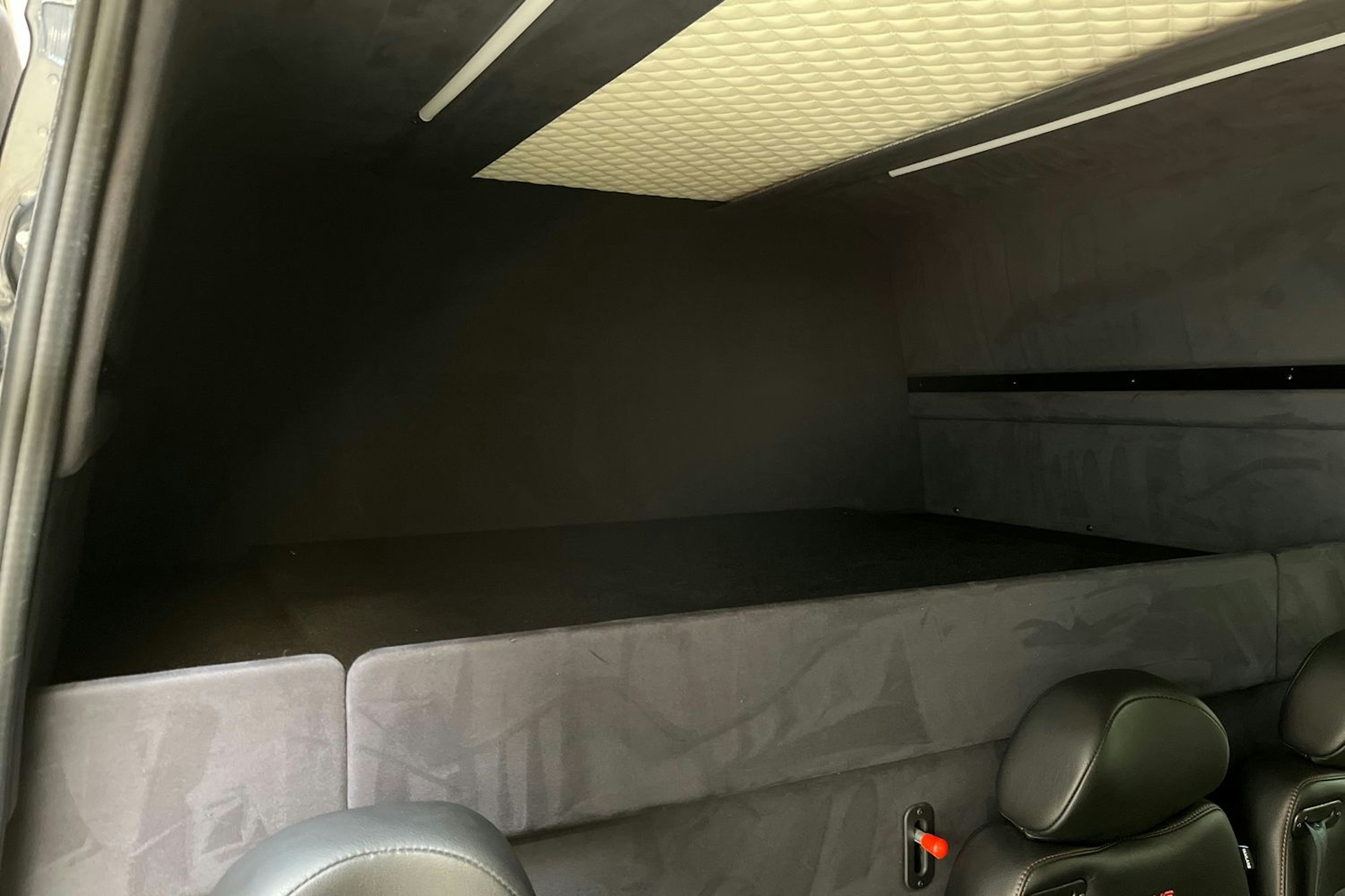 musta Mercedes-Benz Sprinter 2022 kuva 12.