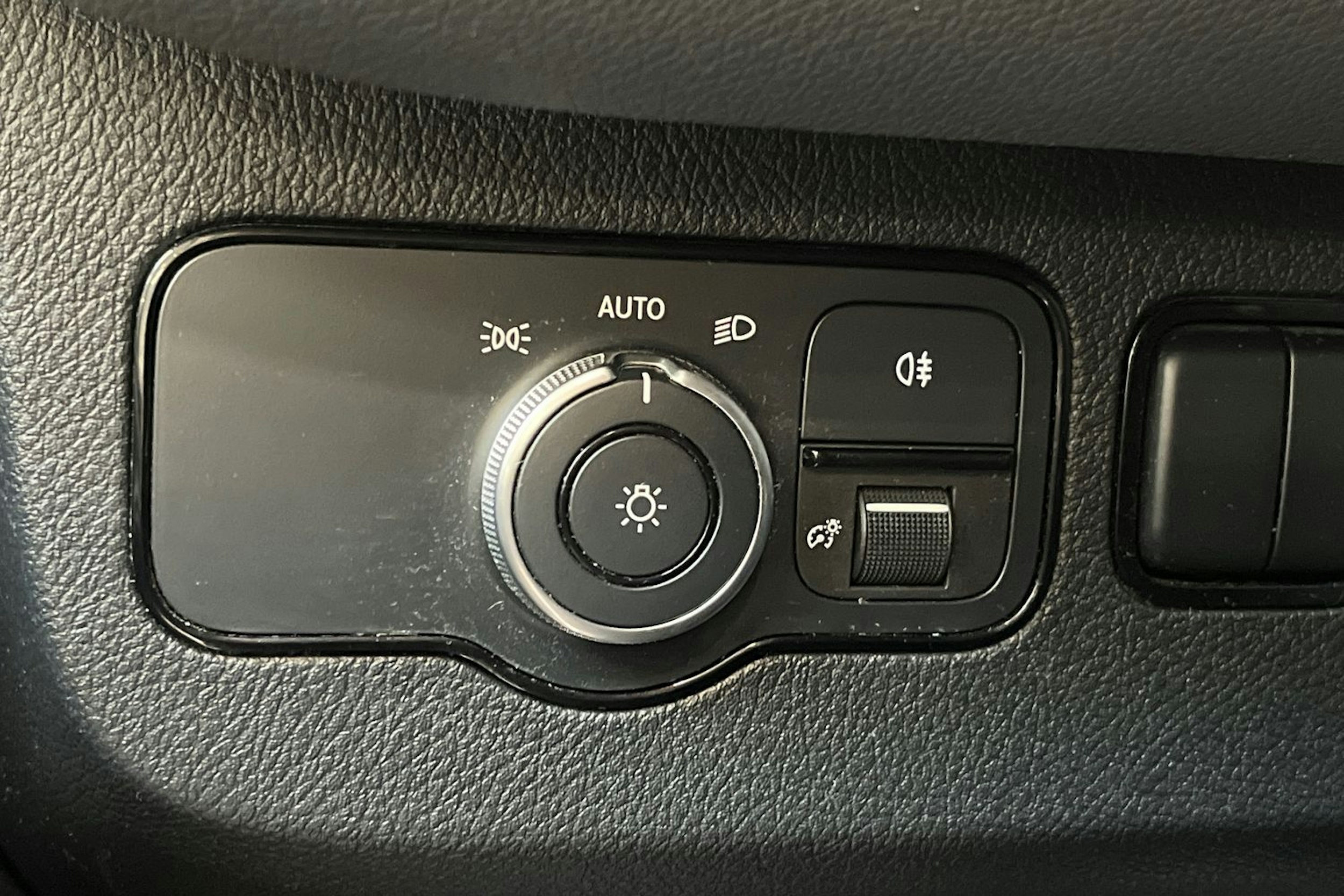 musta Mercedes-Benz Sprinter 2022 kuva 17.