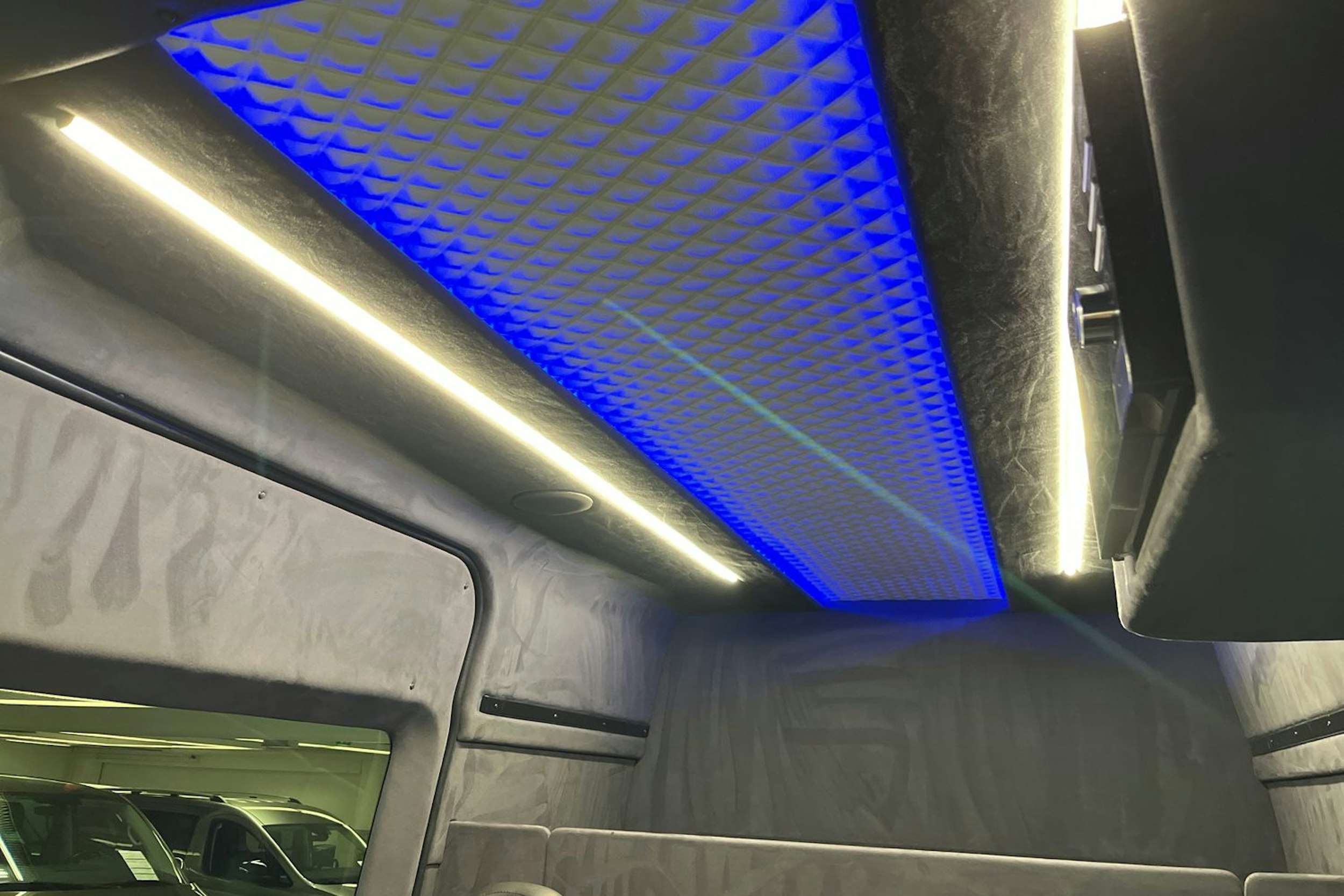 musta Mercedes-Benz Sprinter 2022 kuva 20.