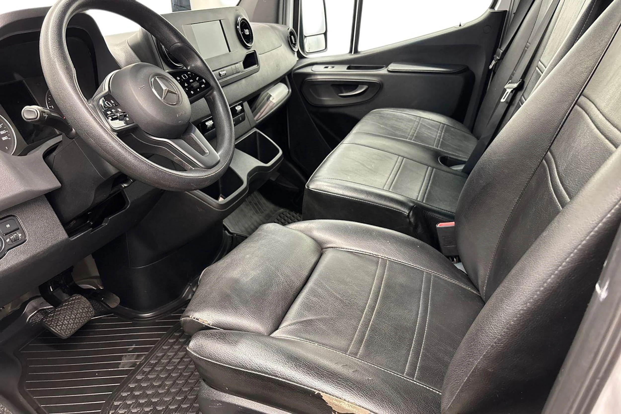valkoinen Mercedes-Benz Sprinter 2022 kuva 8.