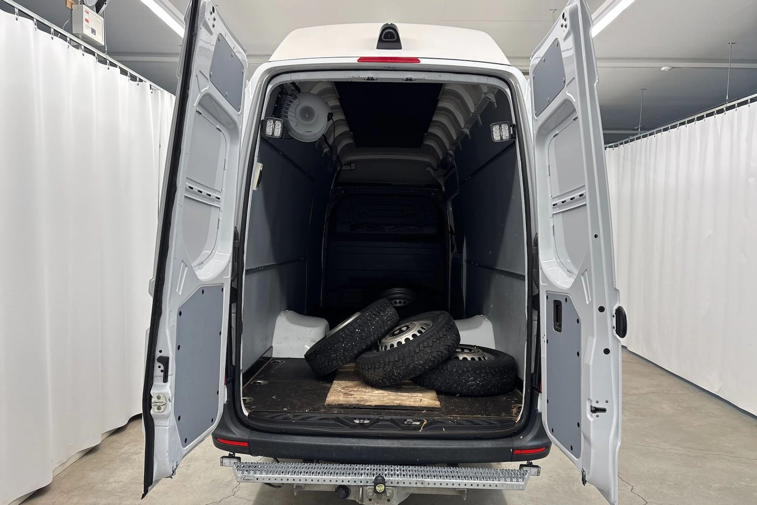 valkoinen Mercedes-Benz Sprinter 2022 kuva 18.