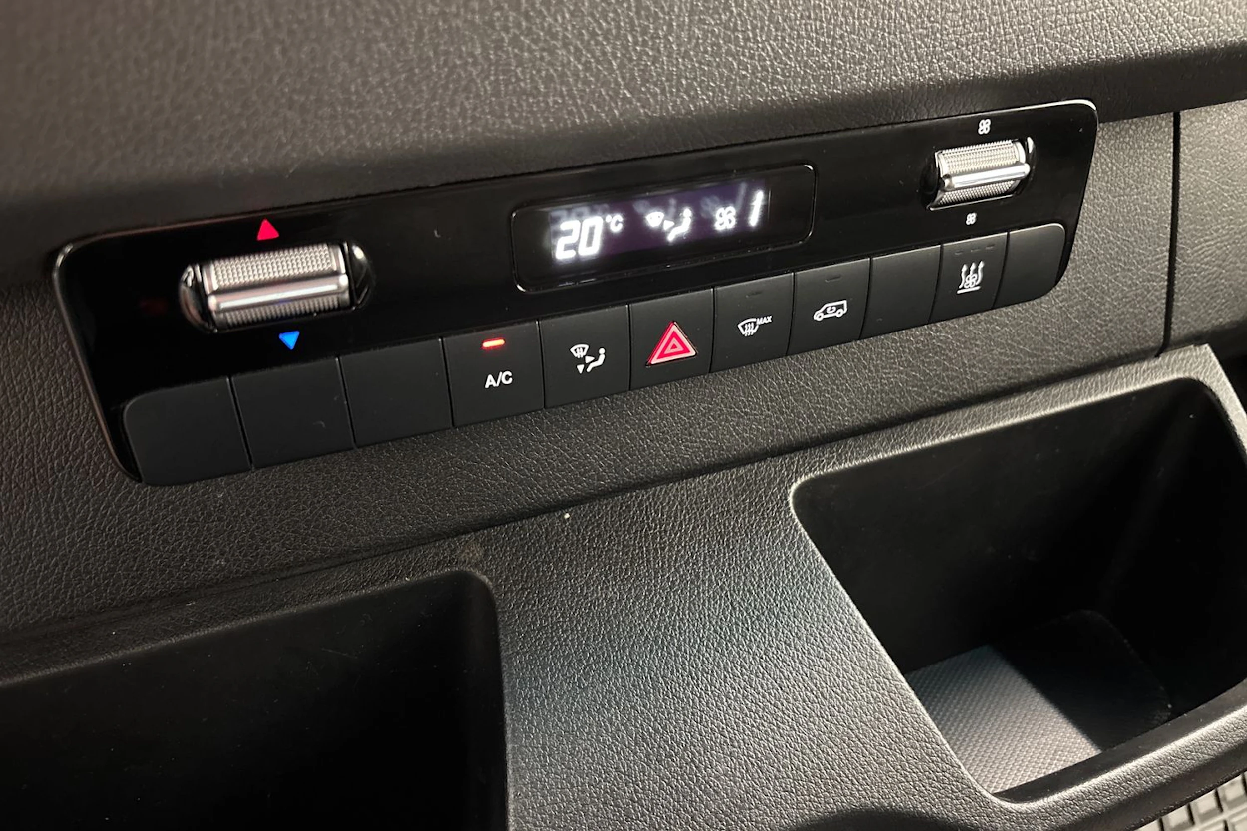 valkoinen Mercedes-Benz Sprinter 2022 kuva 27.