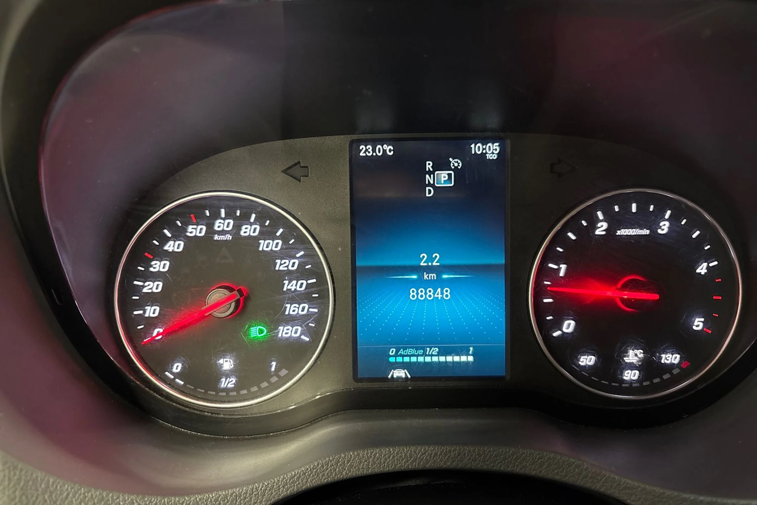 valkoinen Mercedes-Benz Sprinter 2022 kuva 32.