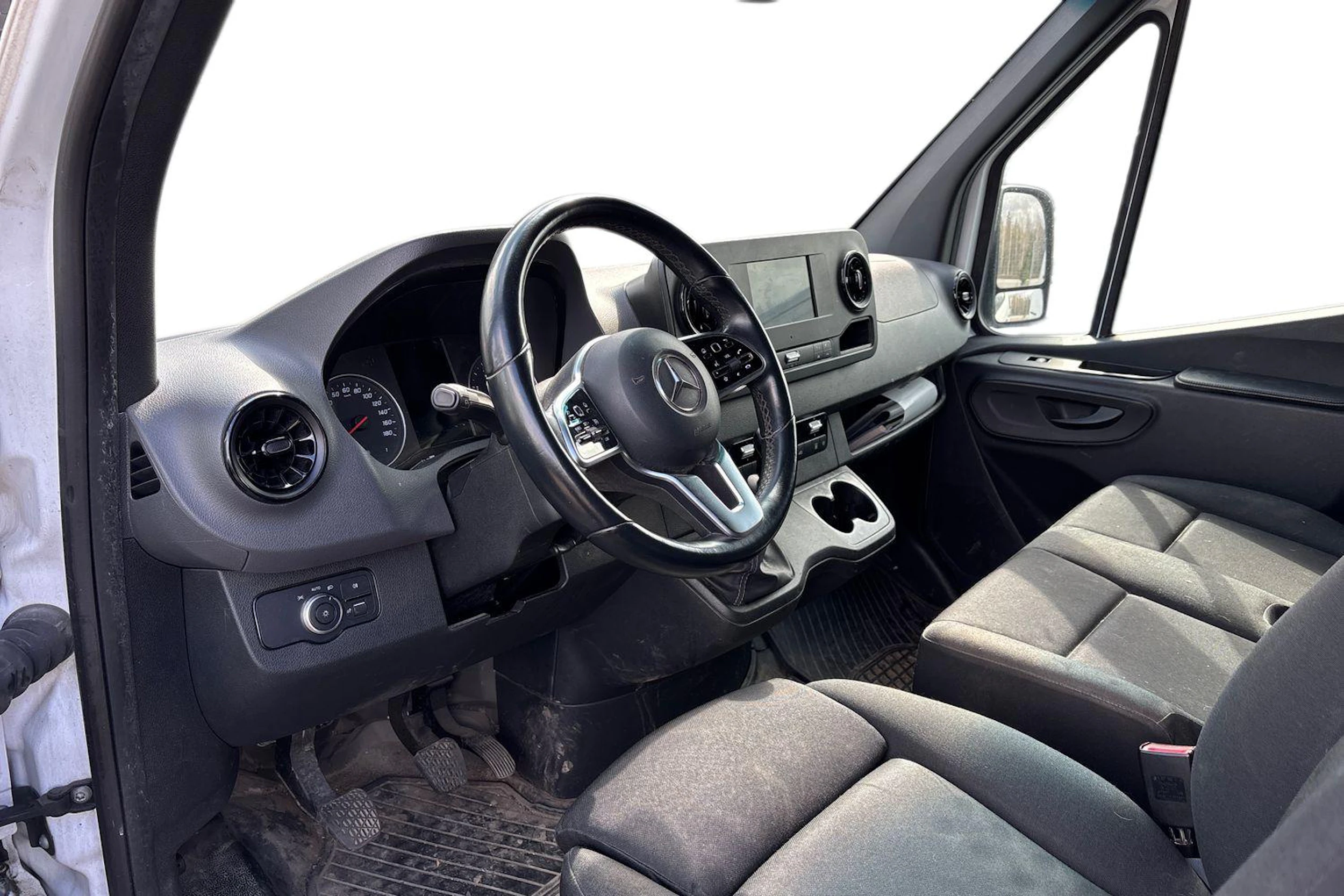 valkoinen Mercedes-Benz Sprinter 2022 kuva 3.