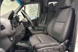 valkoinen Mercedes-Benz Sprinter 2022 kuva 16.