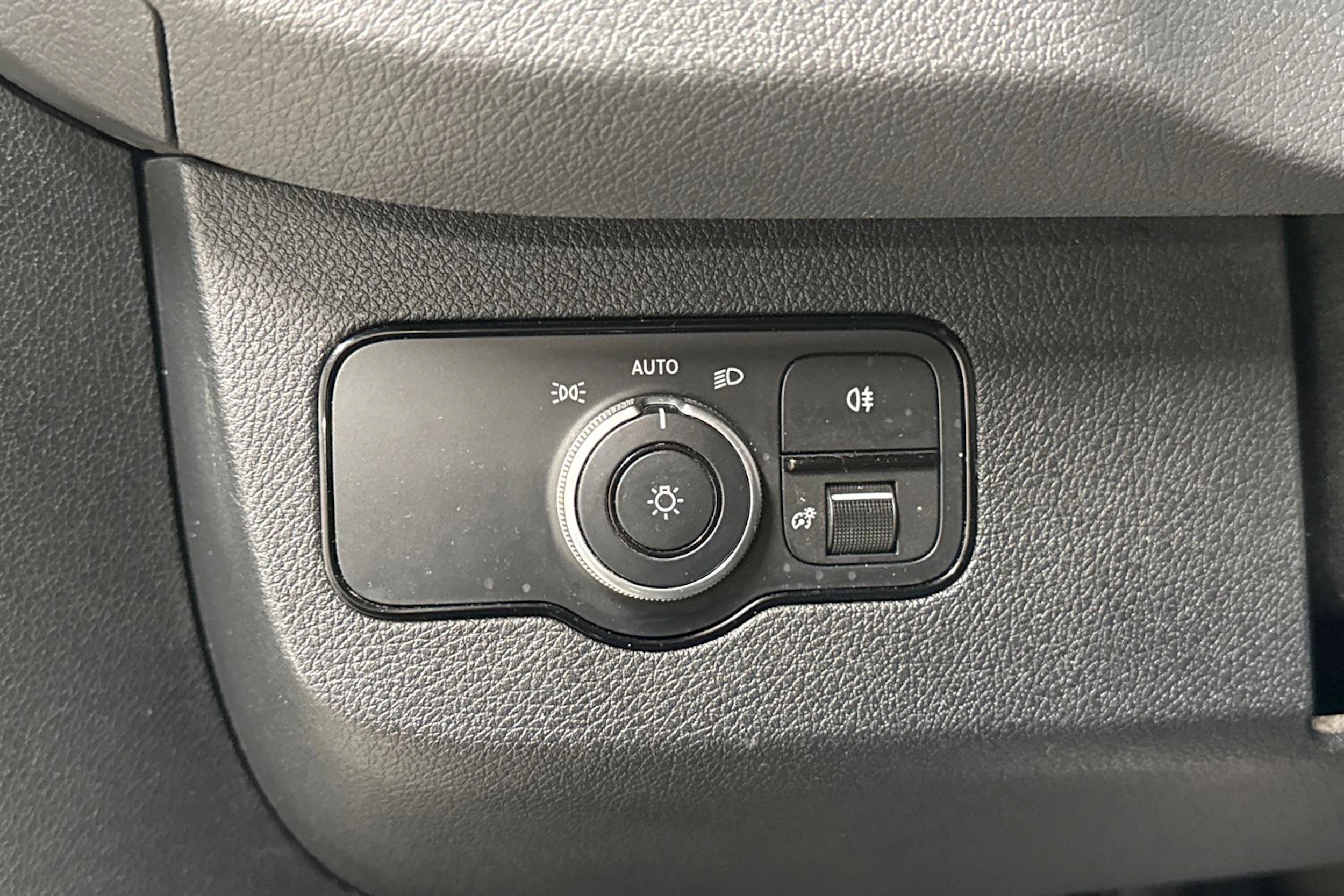 valkoinen Mercedes-Benz Sprinter 2022 kuva 19.