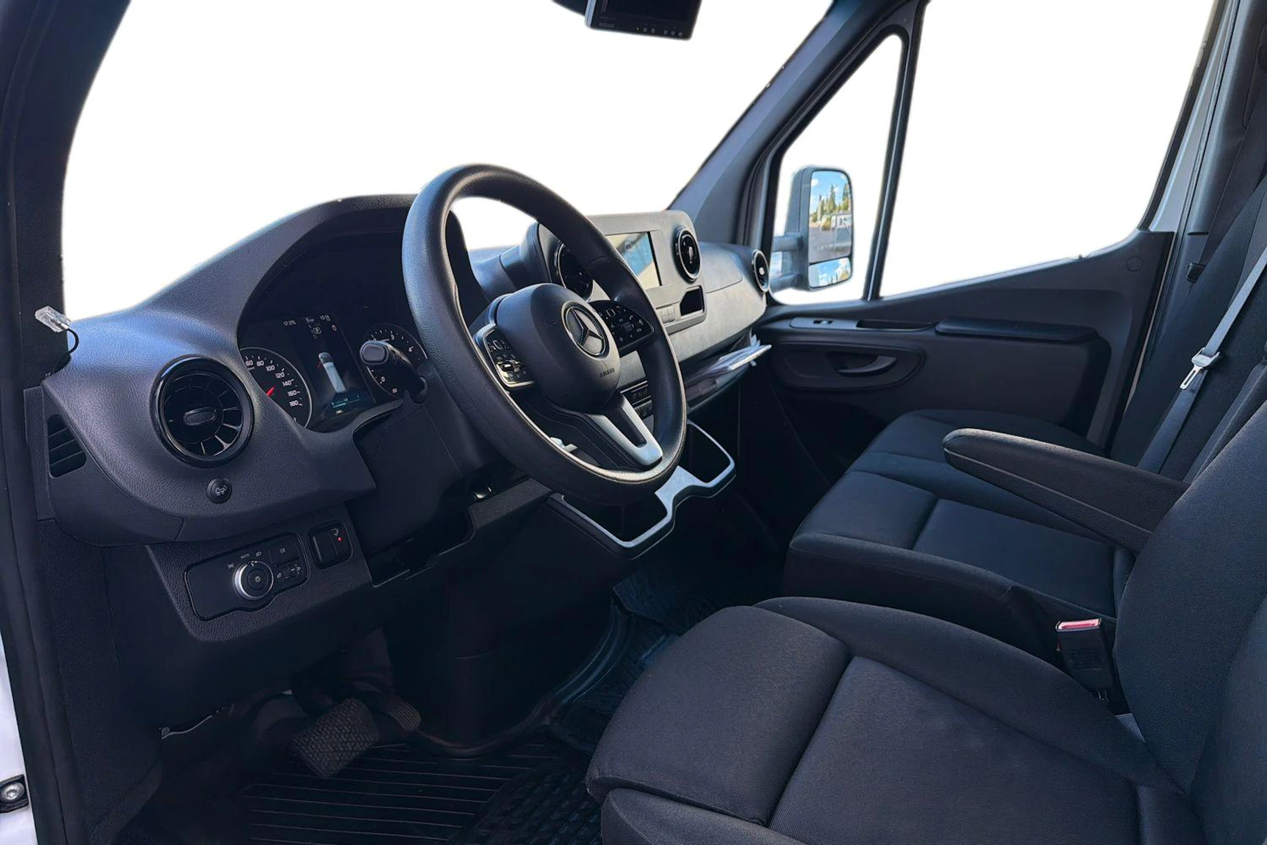valkoinen Mercedes-Benz Sprinter 2022 kuva 6.