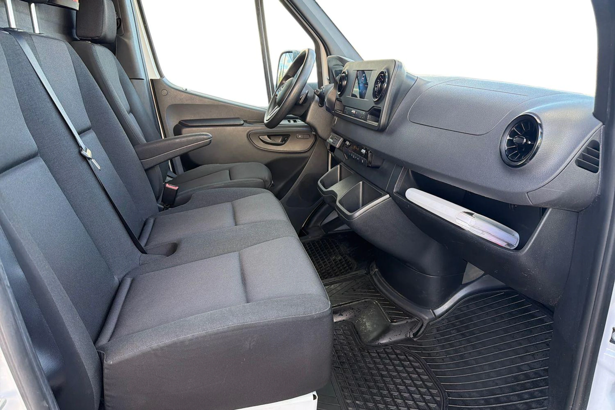 valkoinen Mercedes-Benz Sprinter 2022 kuva 8.