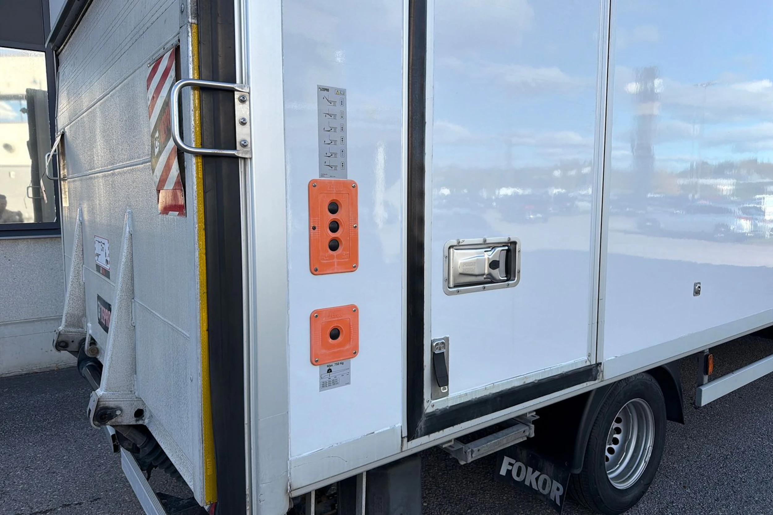 valkoinen Mercedes-Benz Sprinter 2022 kuva 16.