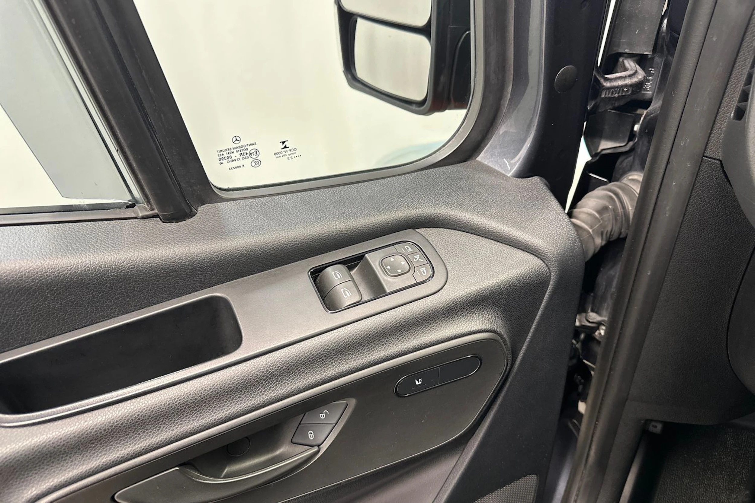 Harmaa Mercedes-Benz Sprinter 2022 kuva 25.
