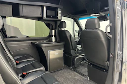 Harmaa Mercedes-Benz Sprinter 2022 kuva 29.