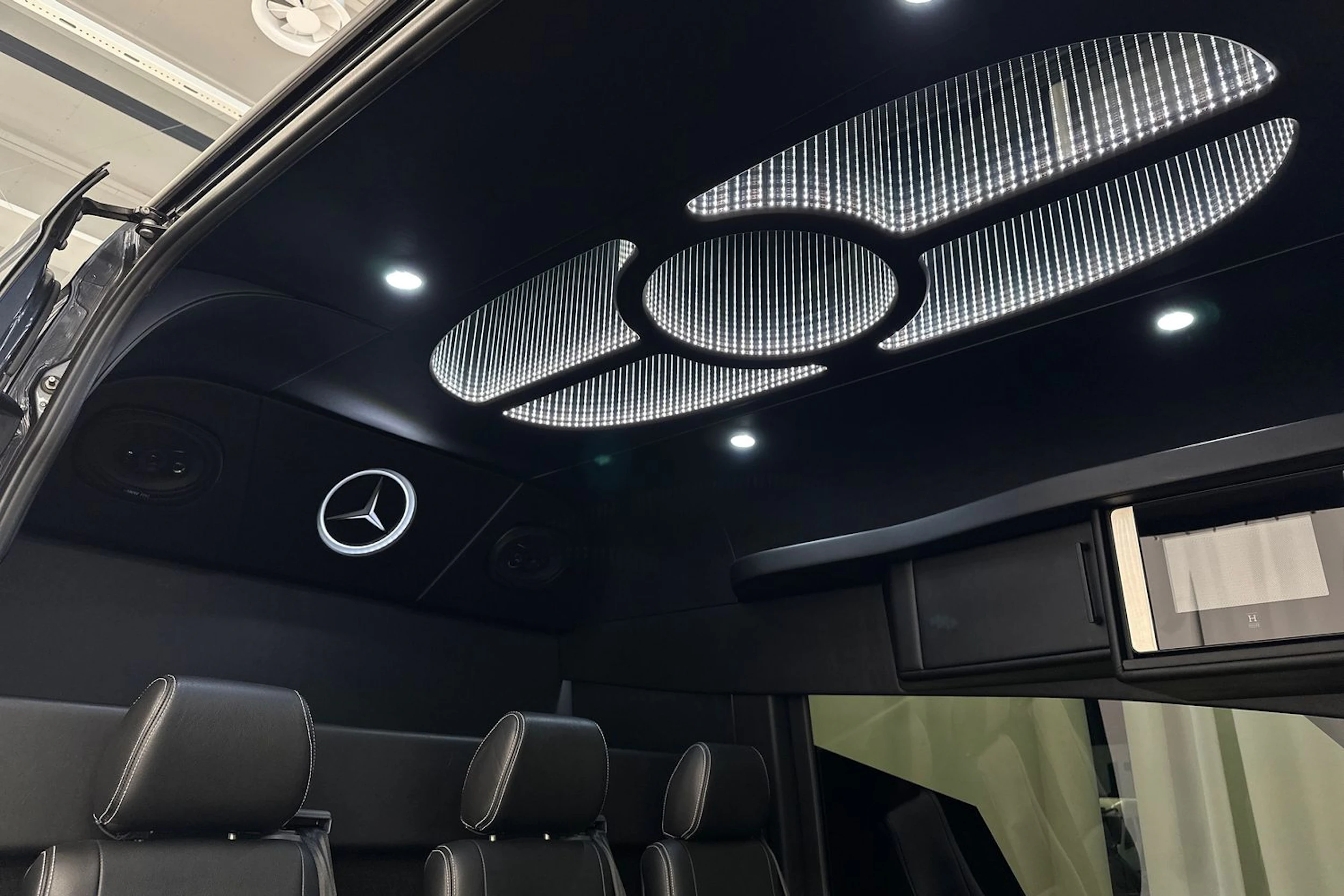 Harmaa Mercedes-Benz Sprinter 2022 kuva 30.