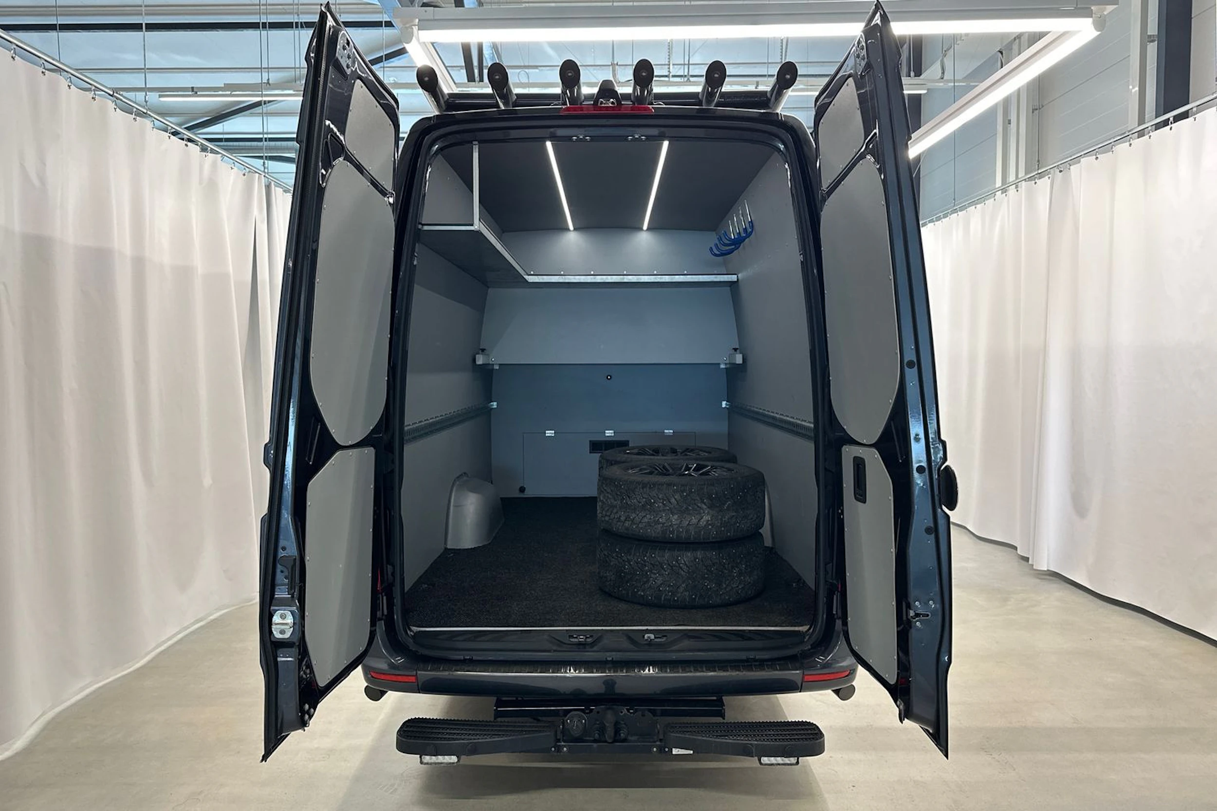 Harmaa Mercedes-Benz Sprinter 2022 kuva 34.