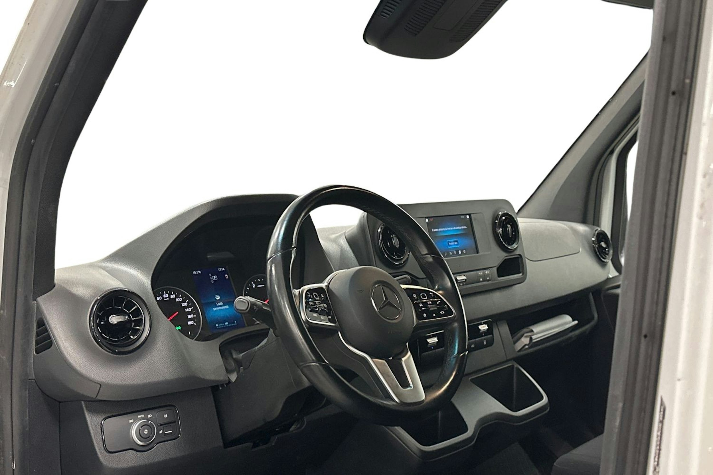 valkoinen Mercedes-Benz Sprinter 2022 kuva 3.