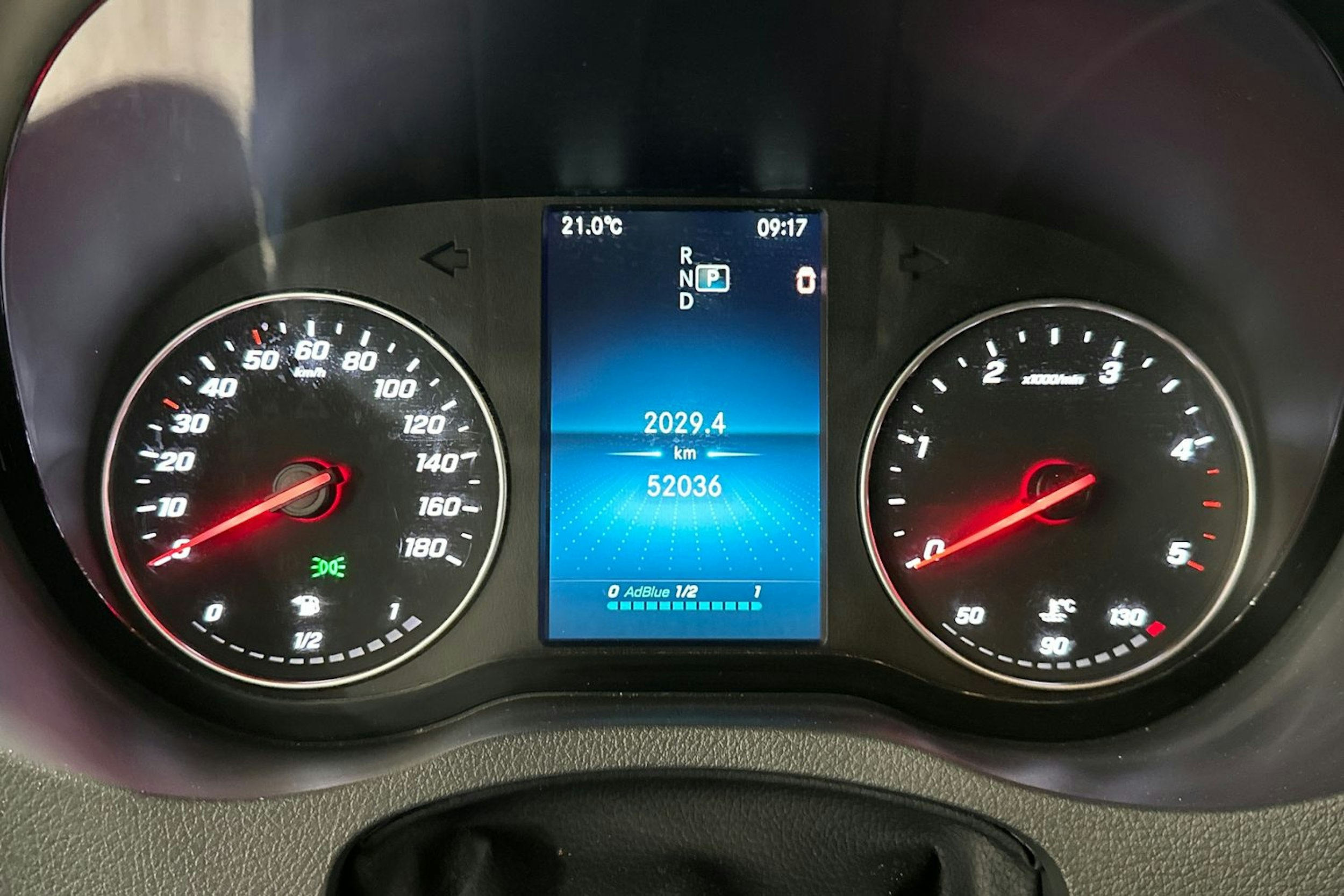 valkoinen Mercedes-Benz Sprinter 2022 kuva 16.