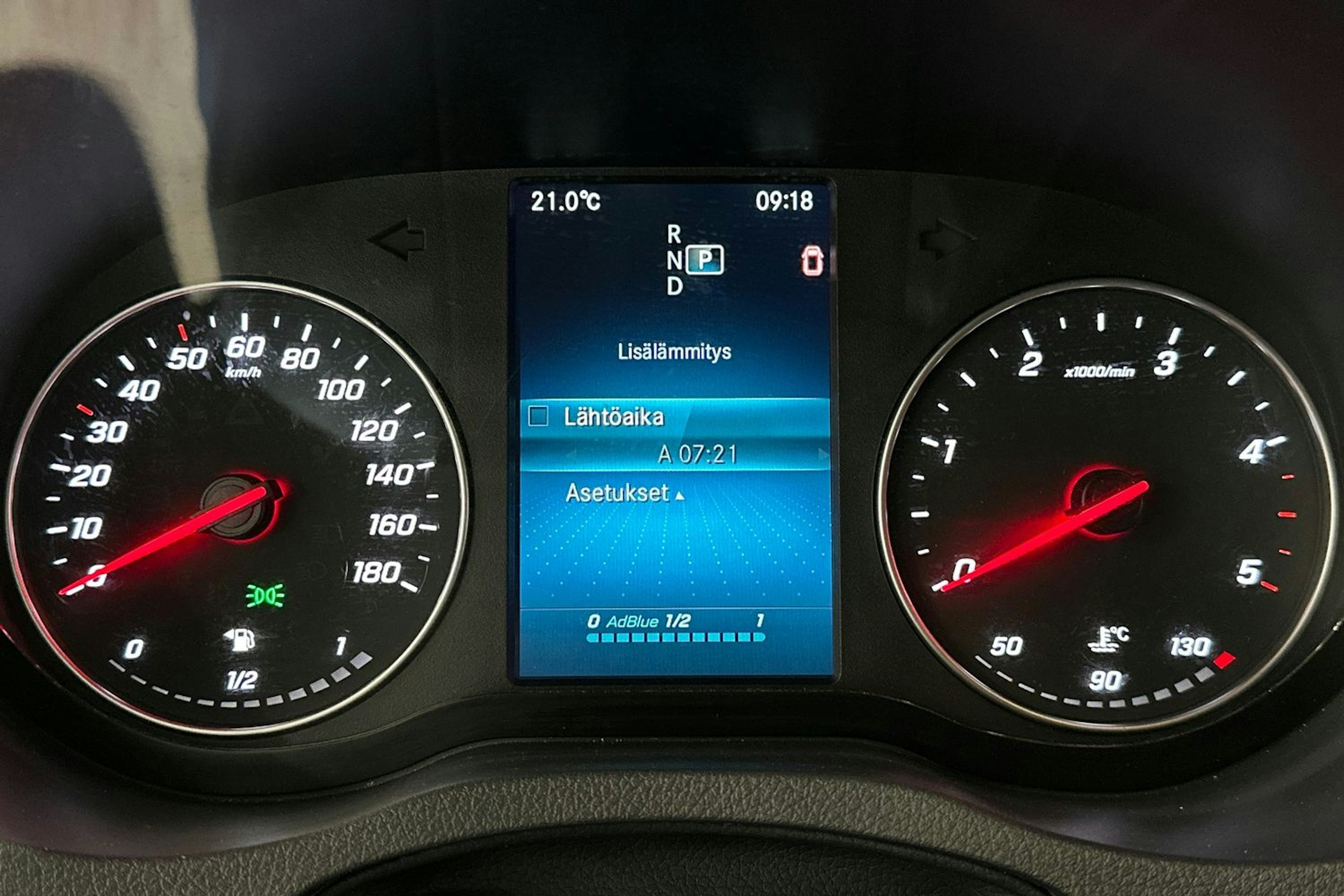 valkoinen Mercedes-Benz Sprinter 2022 kuva 19.