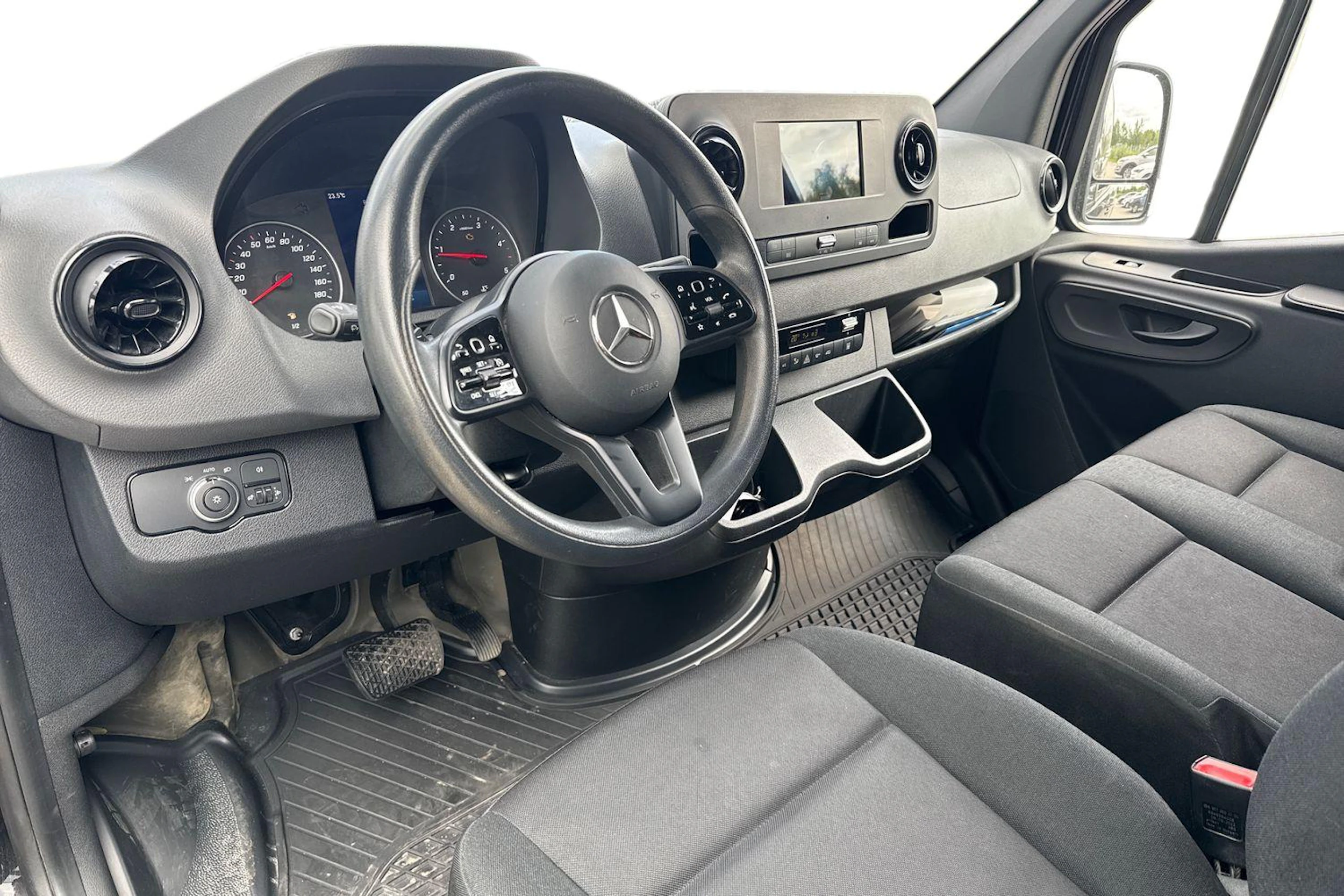 musta Mercedes-Benz Sprinter 2022 kuva 3.