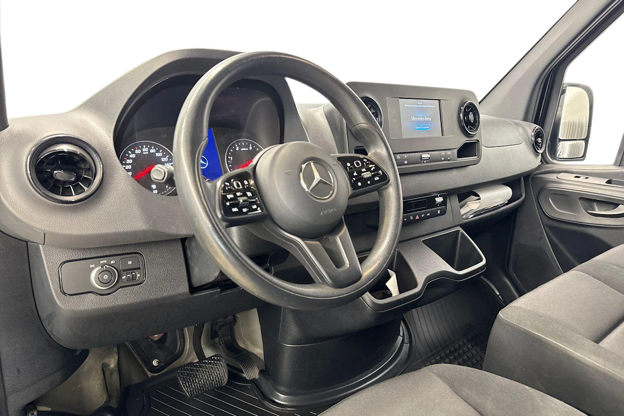 musta Mercedes-Benz Sprinter 2023 kuva 8.