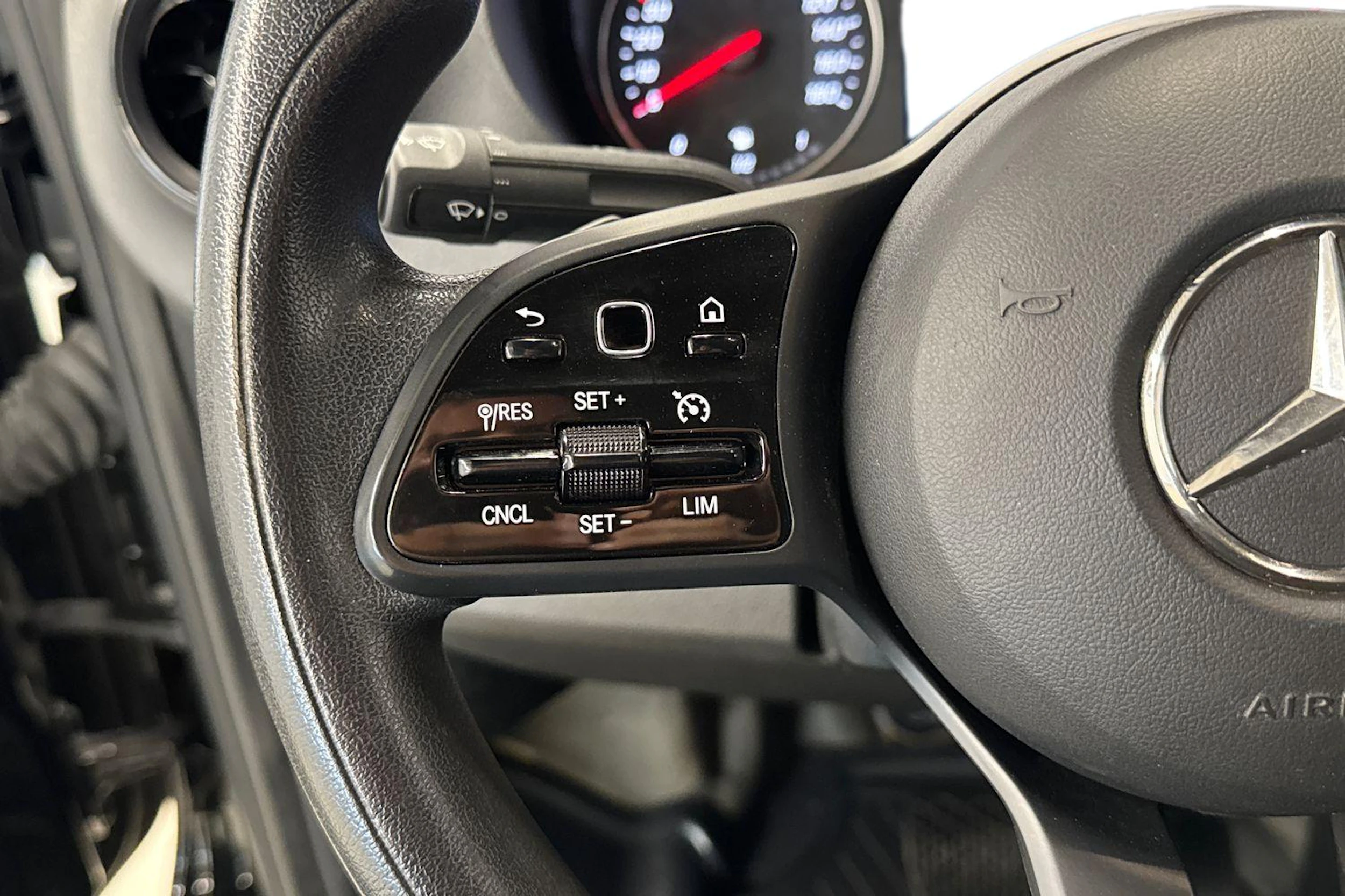 musta Mercedes-Benz Sprinter 2023 kuva 12.