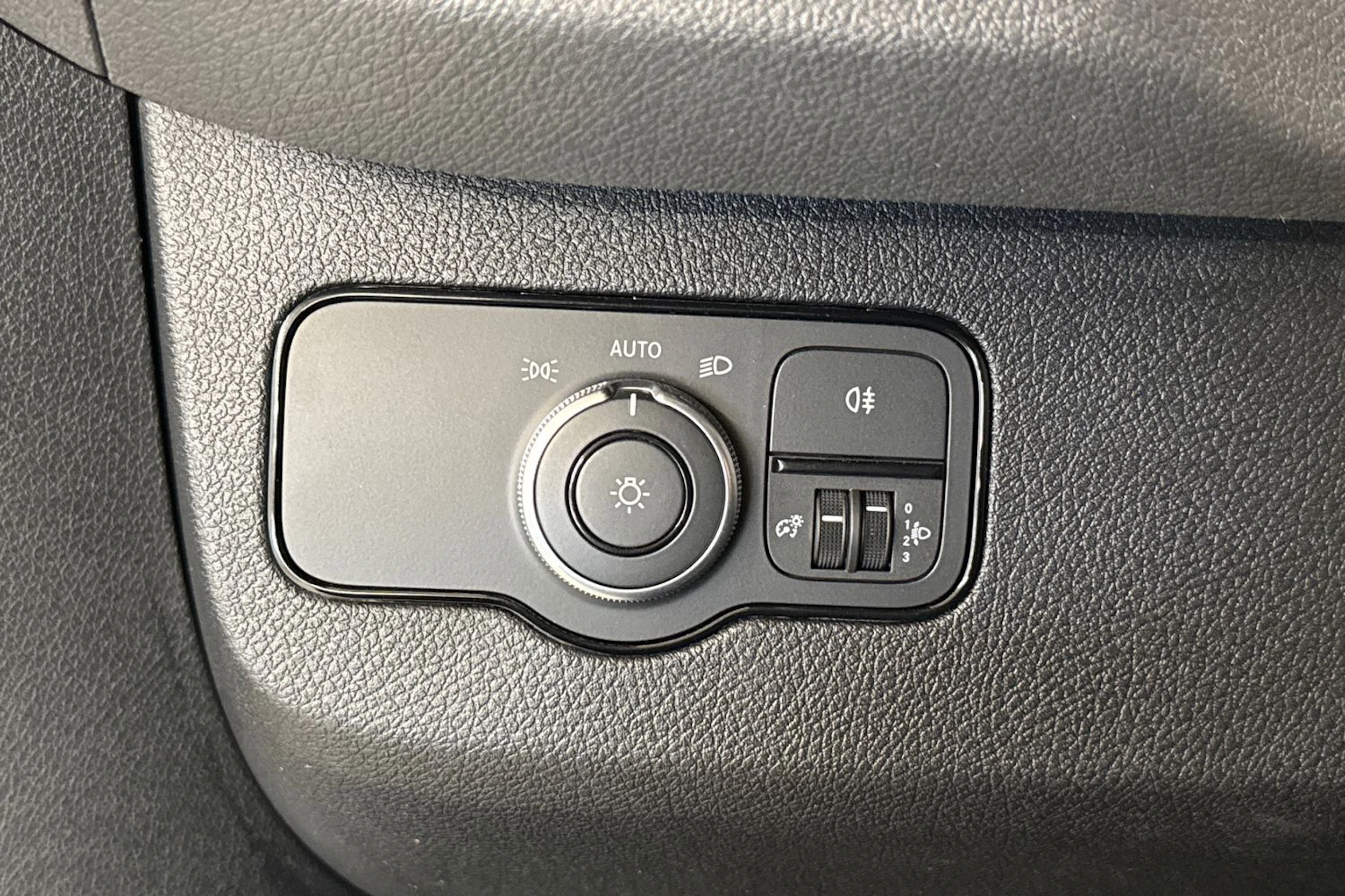musta Mercedes-Benz Sprinter 2023 kuva 15.