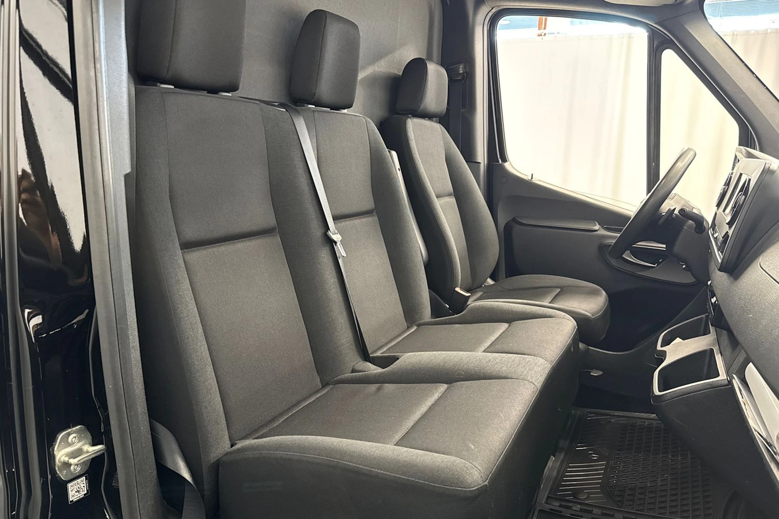musta Mercedes-Benz Sprinter 2023 kuva 19.