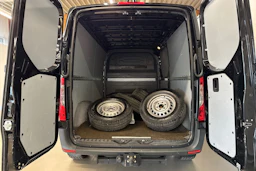 musta Mercedes-Benz Sprinter 2023 kuva 20.