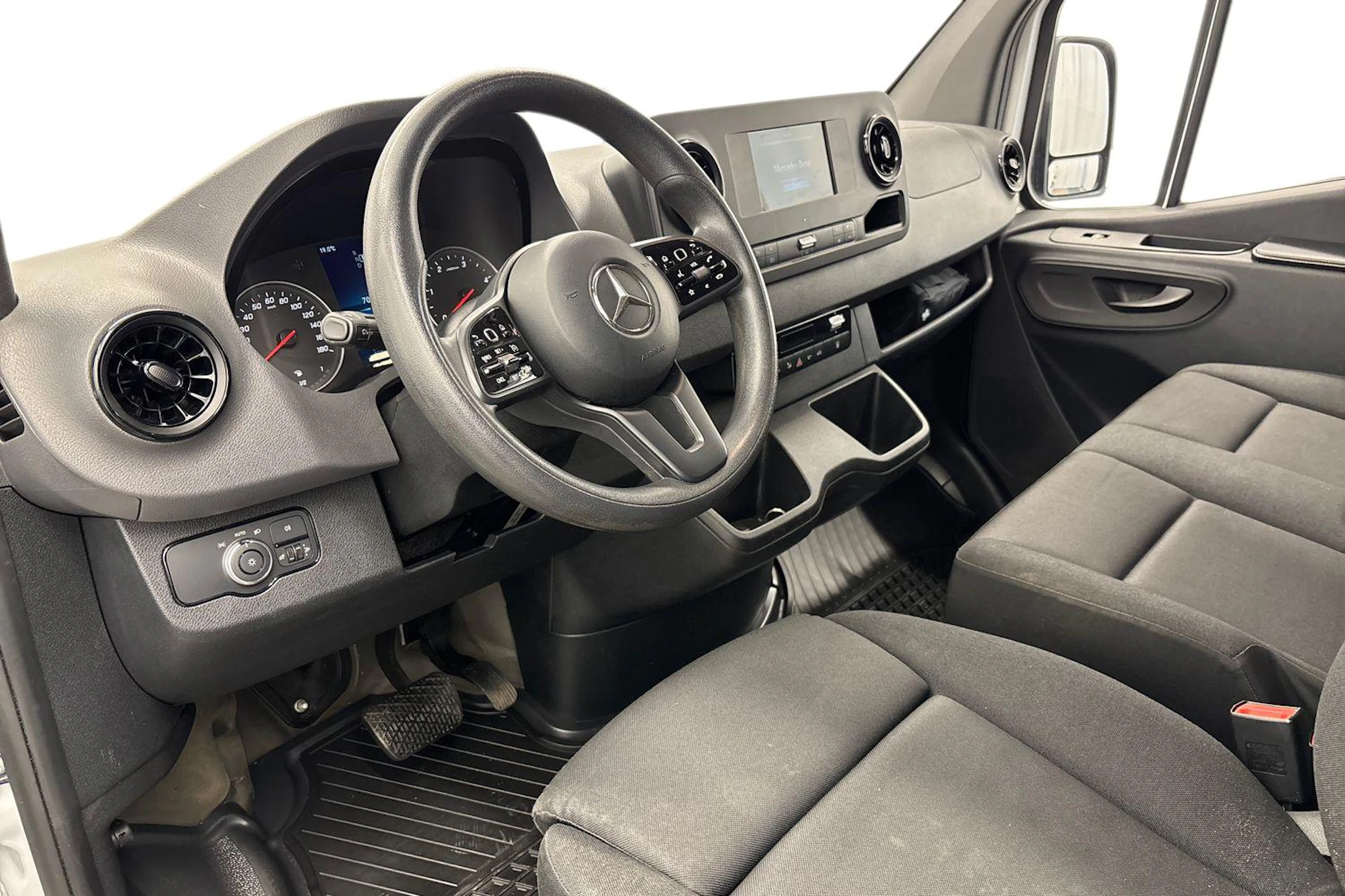 valkoinen Mercedes-Benz Sprinter 2022 kuva 8.